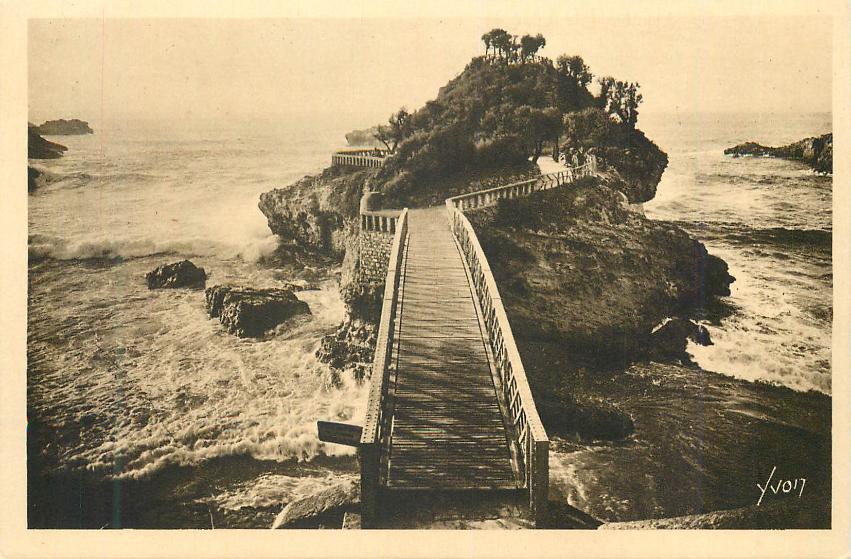 CPA Biarritz (Basses Pyrenees) Le Rocher de Basta