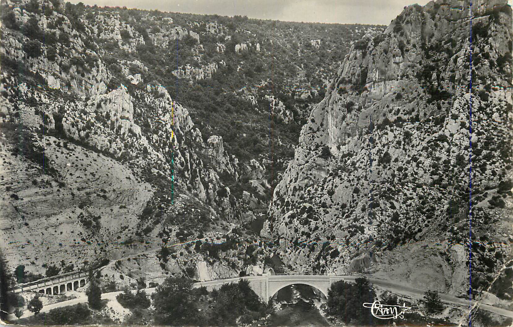 CPM Quinson (B Alpes) Le Pont et l'Aqueduc Vue aerienne