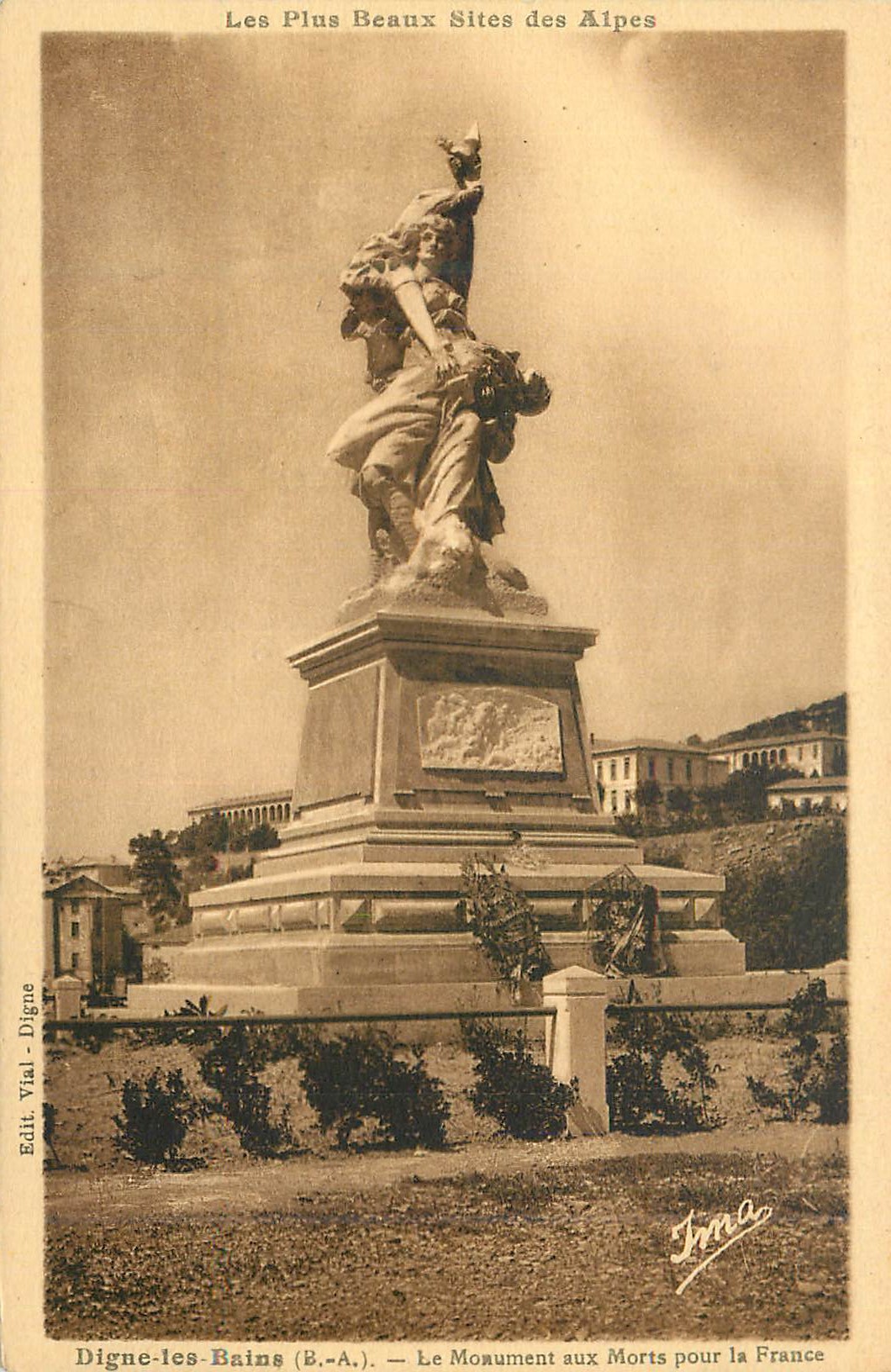 CPA Les Plus Beaux Sites des Alpes Digne les Baine (B A) Le Monument aux Morts pour la France