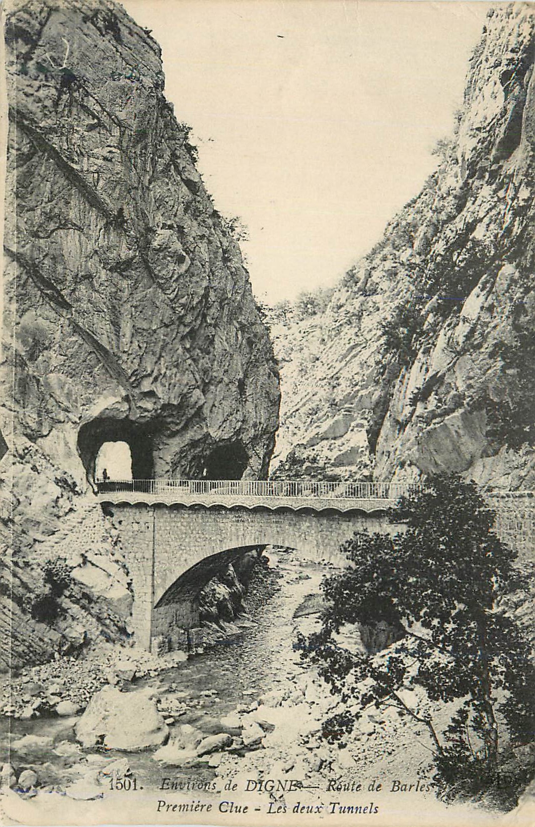 CPA Environs de Digne Route de Barles Premiere Clue Les Deux Tunnels