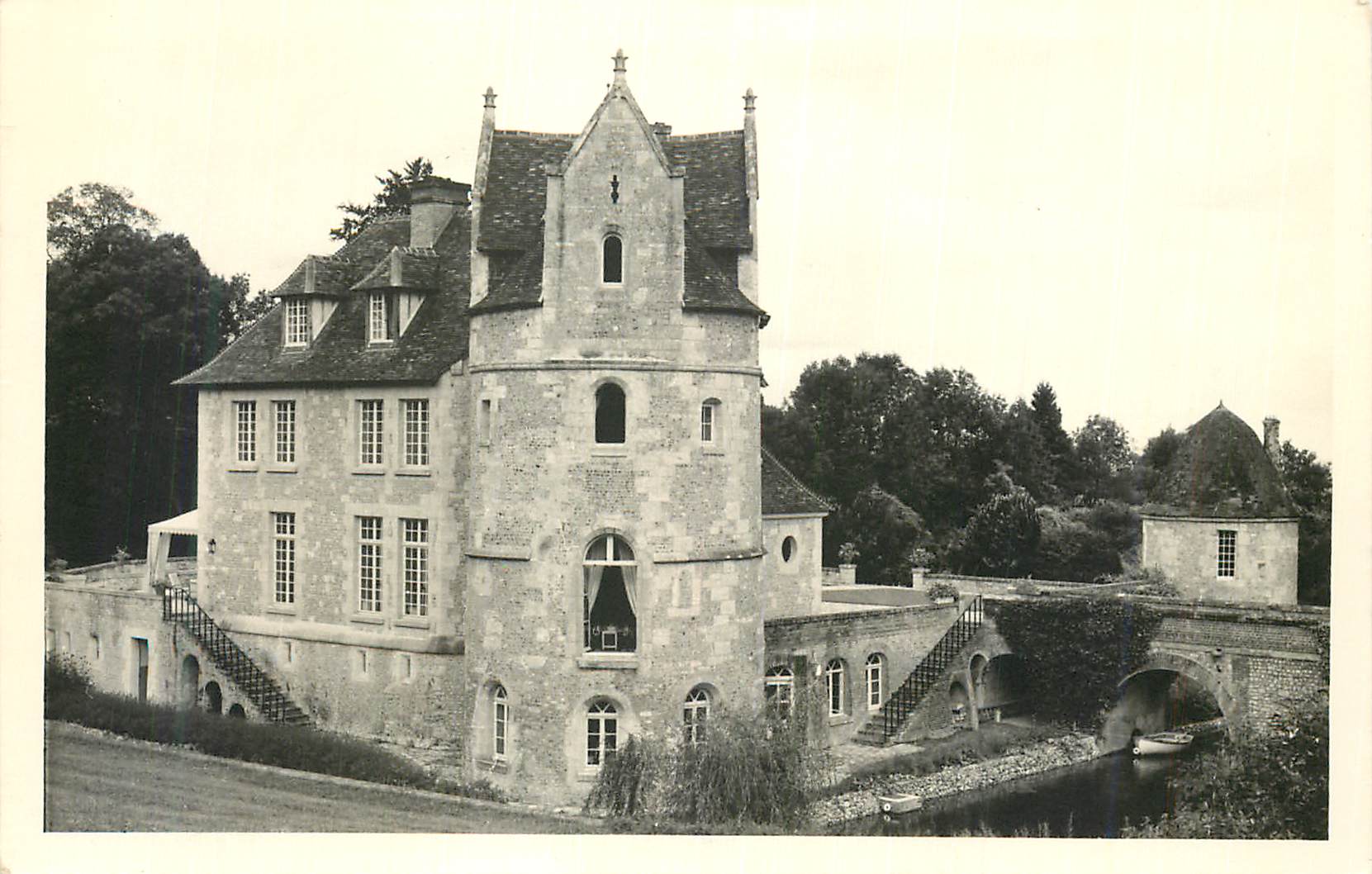 CPM Chateau de Reux par Pont l'Eveque (Calvados)