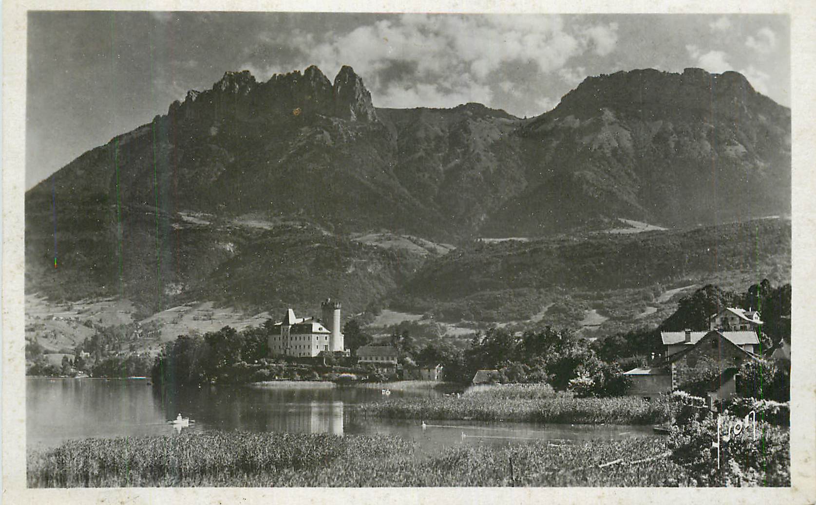 CPA Annecy (Hte Savoie) Les dents de Lanfan et le chateau de Duingt