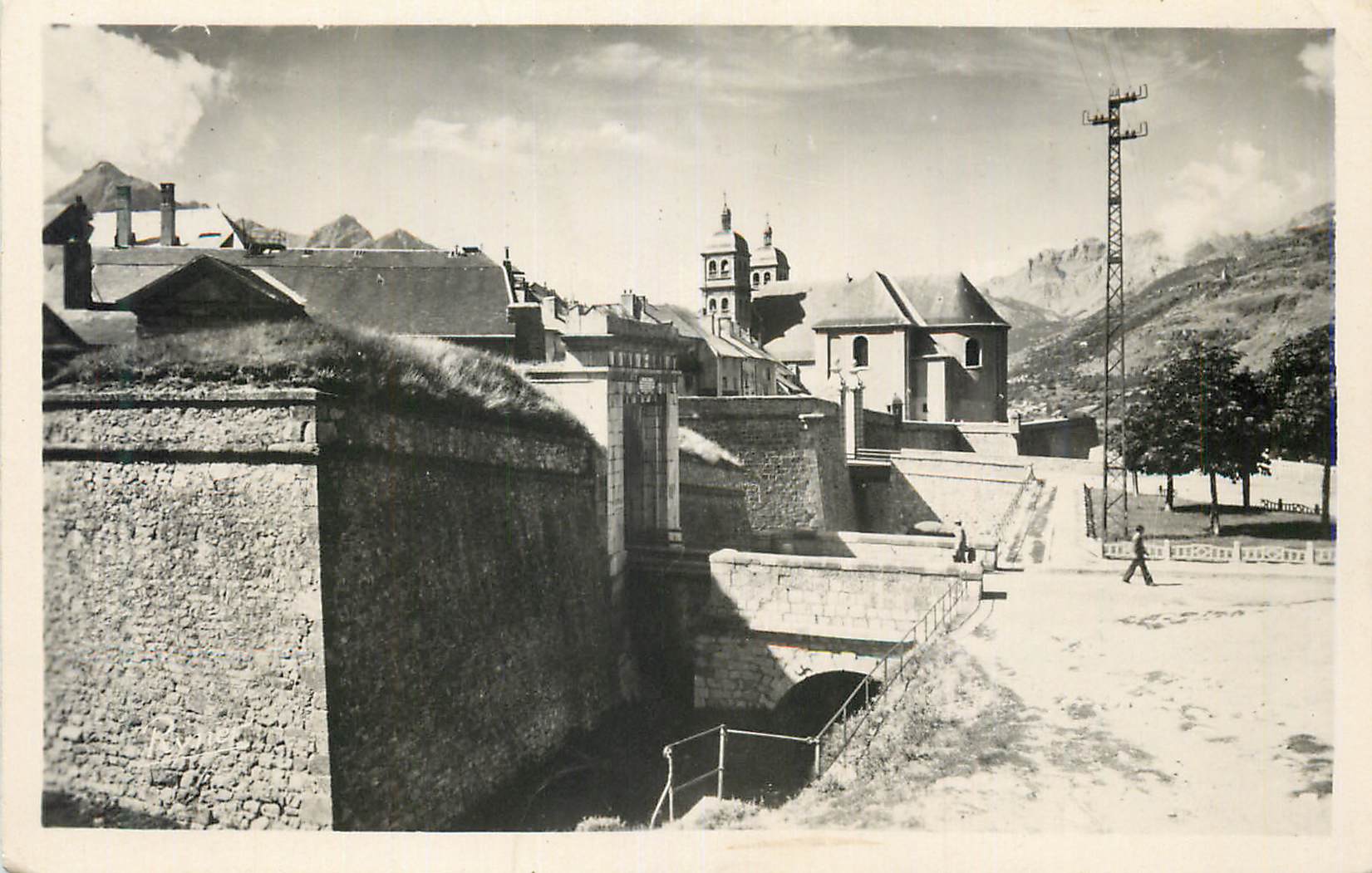 Vue de la cité fortifiée — éditeur non visible