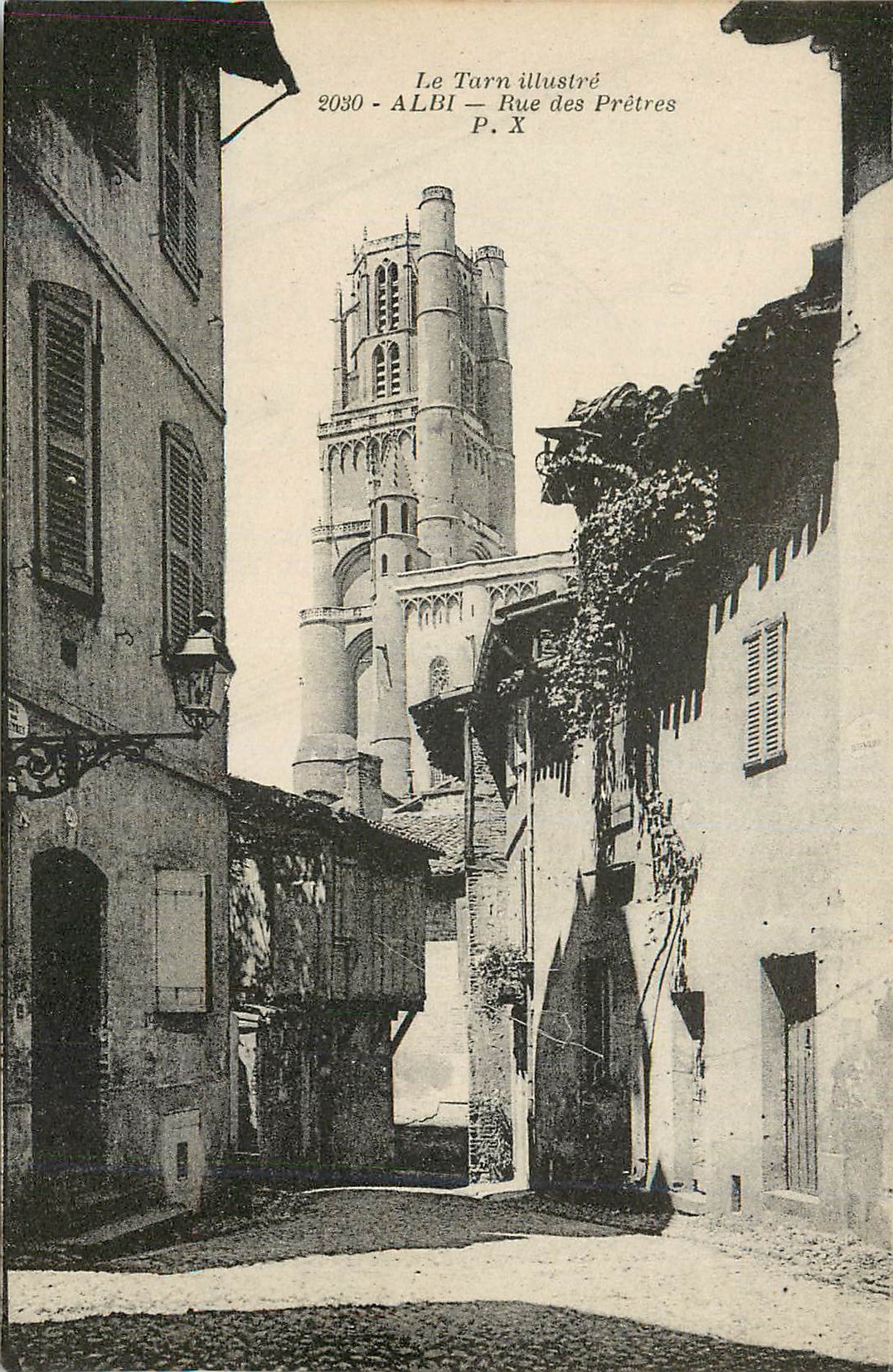 CPA Le Tarn illustre Albi Rue des Pretres