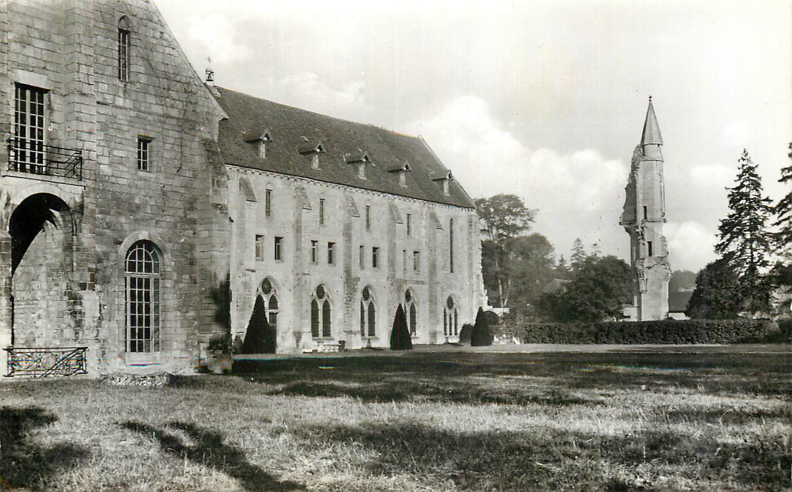 CPM Abbaye de Royaument Asnieres Sur Oise Vue generale