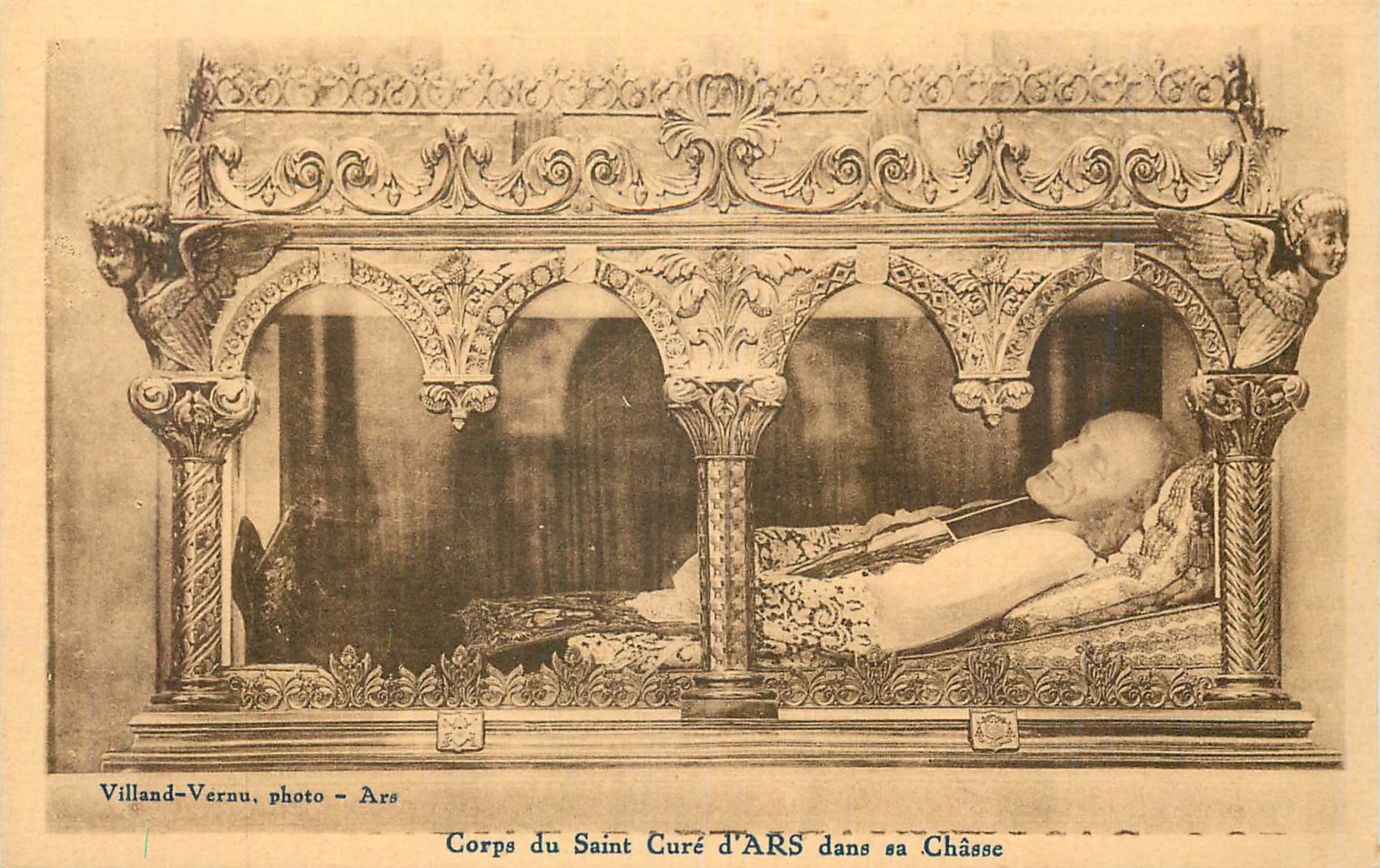 CPA Corps du Saint Curé d'Ars dans sa Chasse Villand Vernu