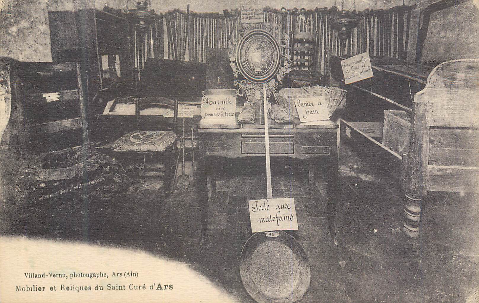 Mobilier et Reliquiés du Saint Curé d'Ars — Villand-Vernu, photographe, Ars (Ain)