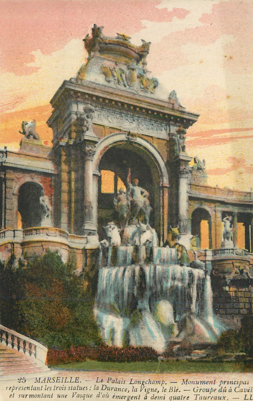 CPA Marseille Le Palais Longchamp Monument principal representant les trois statues La Durance La vigne le ble Groupe du