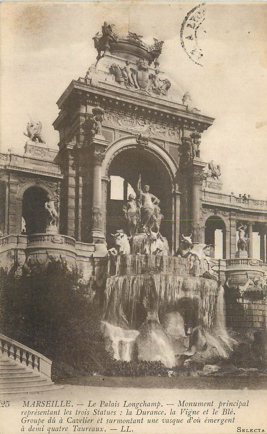 CPA Marseille Le Palais Longchamp Monument principal representant les trois Statues