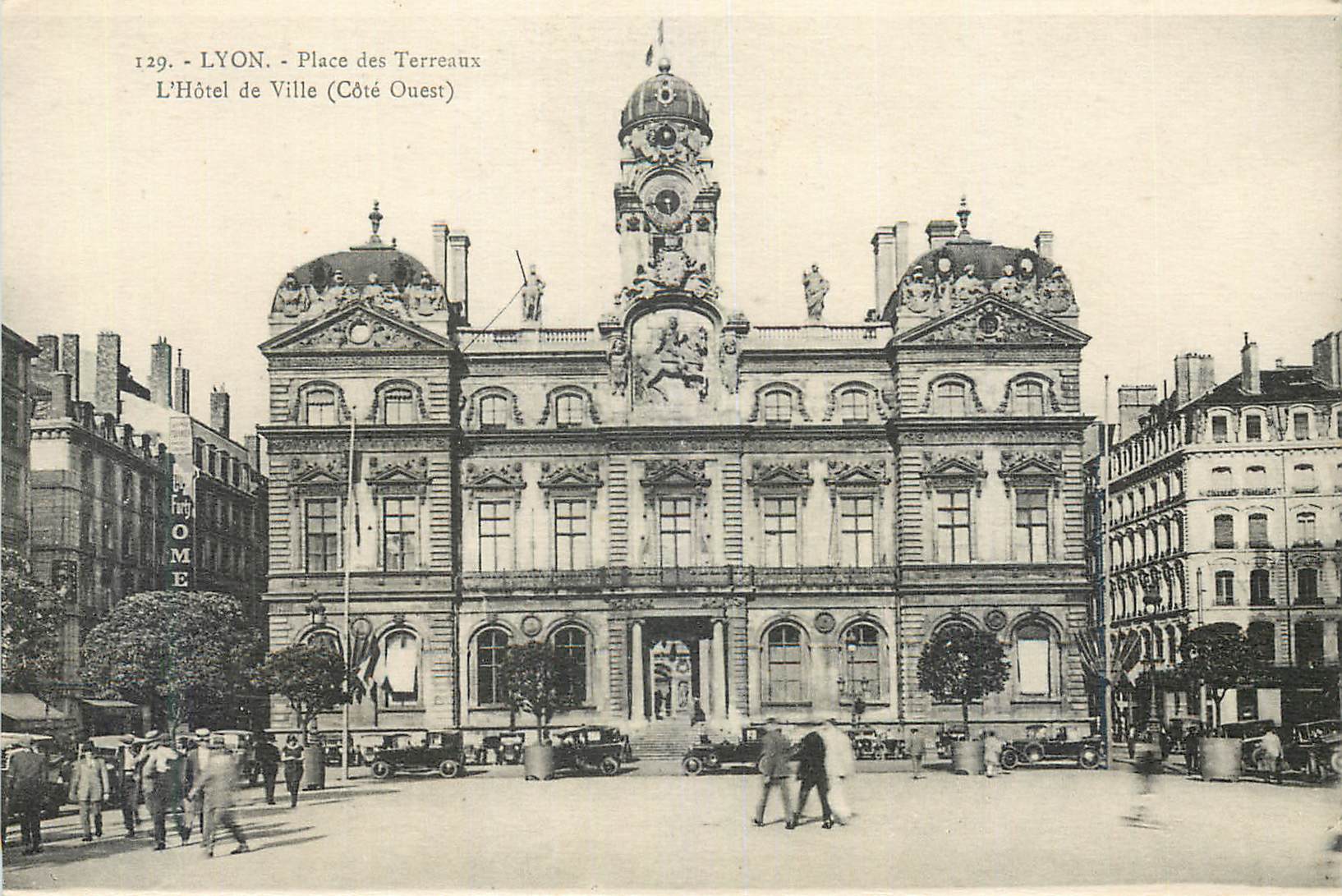 CPA Lyon Place des Torreaux L'Hotel de Ville (Cote Ouest)