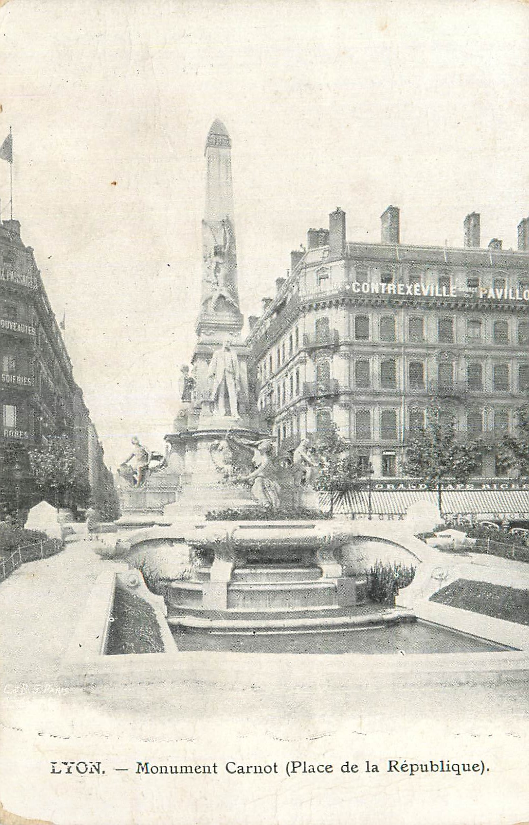 CPA Lyon Monument Carnot (Place de la Republique) Contrexeville