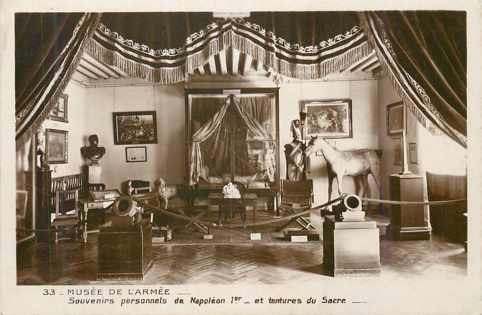 CPA Musee de l'Armee Souvenir personnels de Napoleon 1er et tentures du Sacre