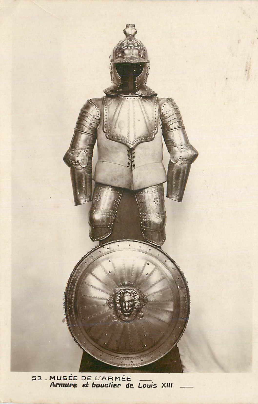 CPA Musee de l'Arme Armure et bouclier de Louis XIII