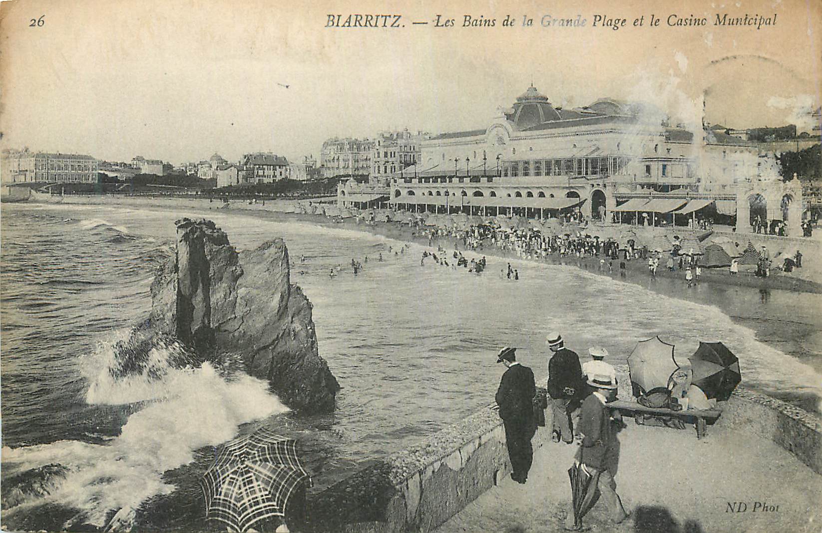 Biarritz — Les Bains de la Grande Plage et le Casino Municipal — ND Phot