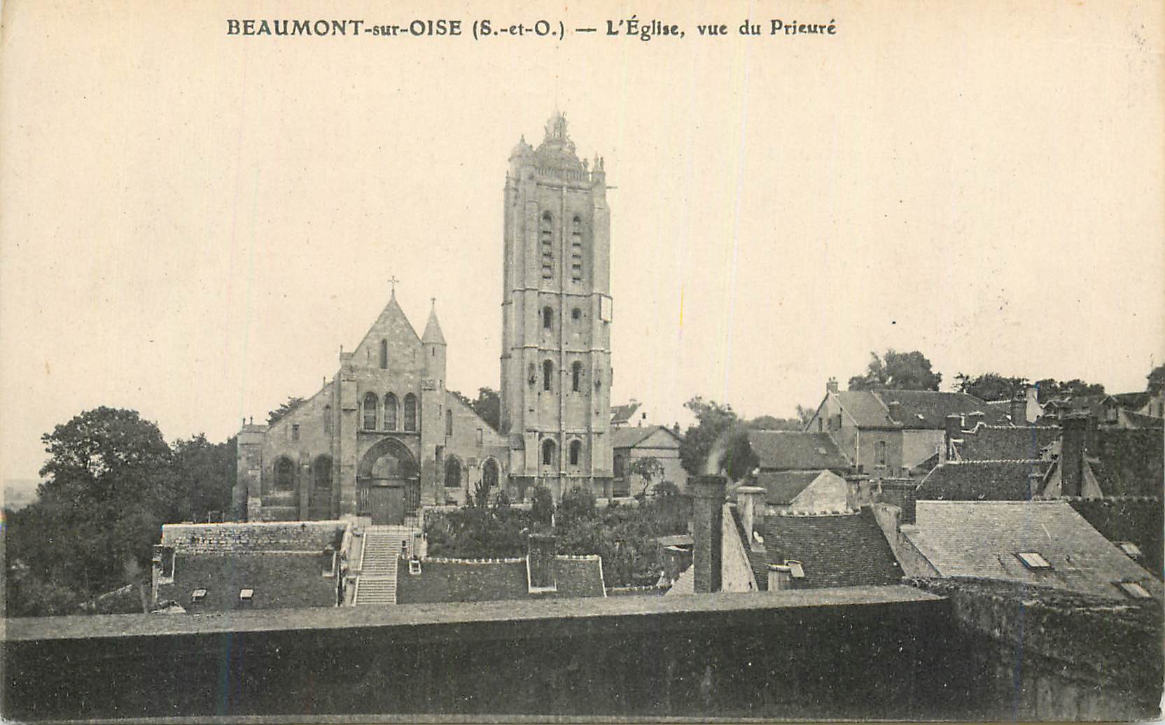 CPA Beaumont sur Oise (S et O) L'Eglise vue du Prieure