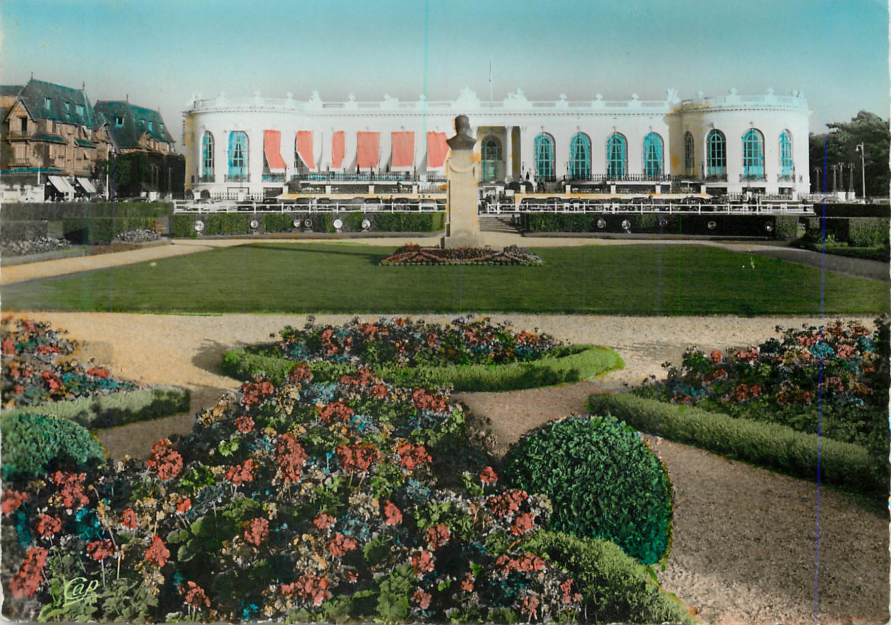 Jardin du château de Chantilly — vue du bâtiment principal — éditeur Cap
