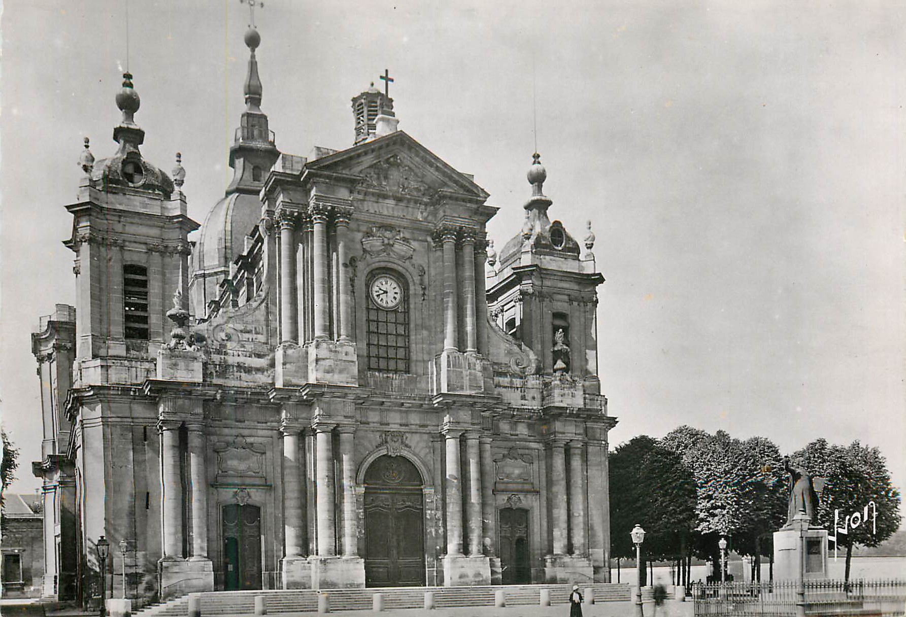 CPM Versailles (Seine et Oise) Cathedrale Saint Louis (XVIIIe s)