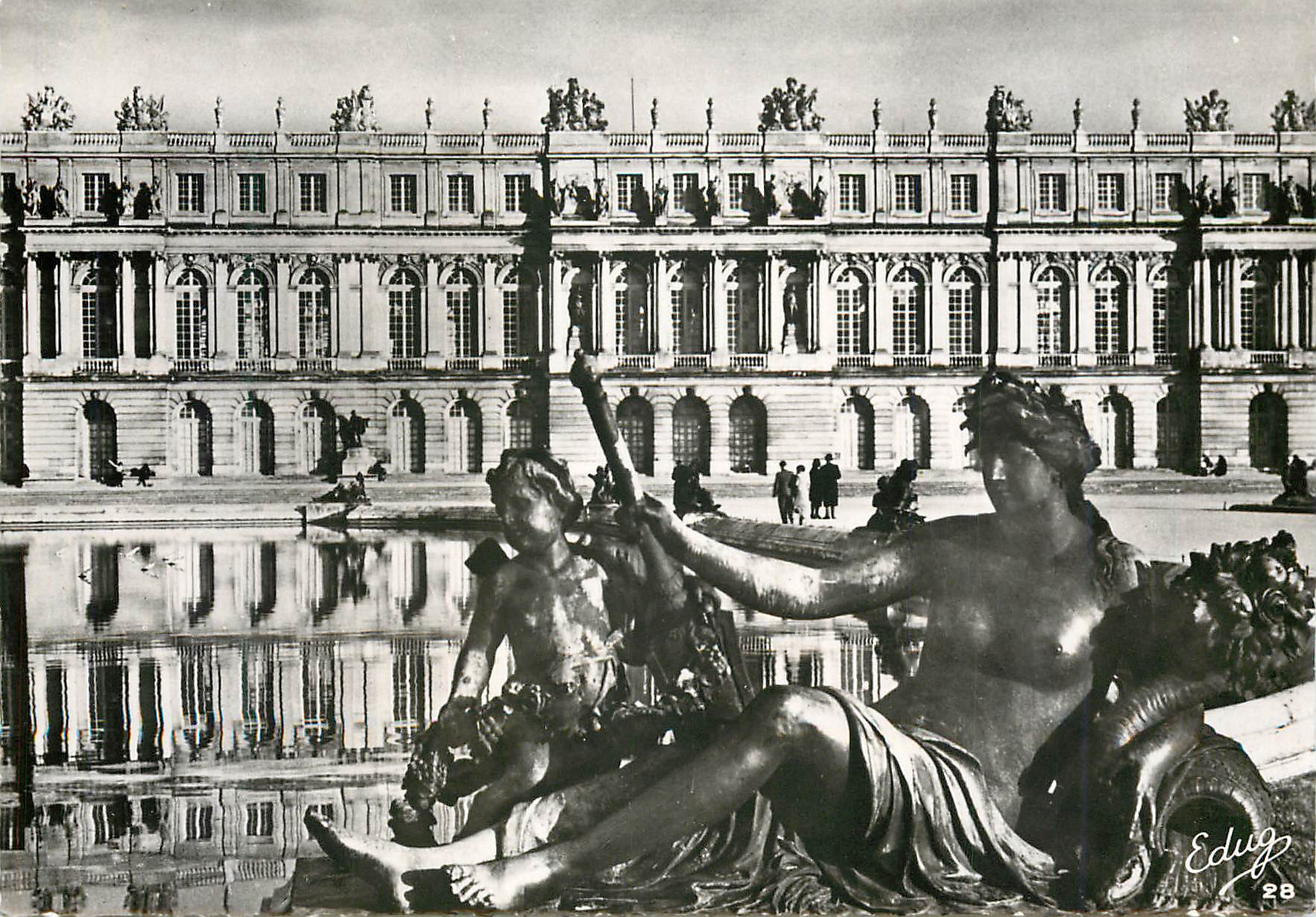 CPM Versailles le Chateau Facade sur le Parc