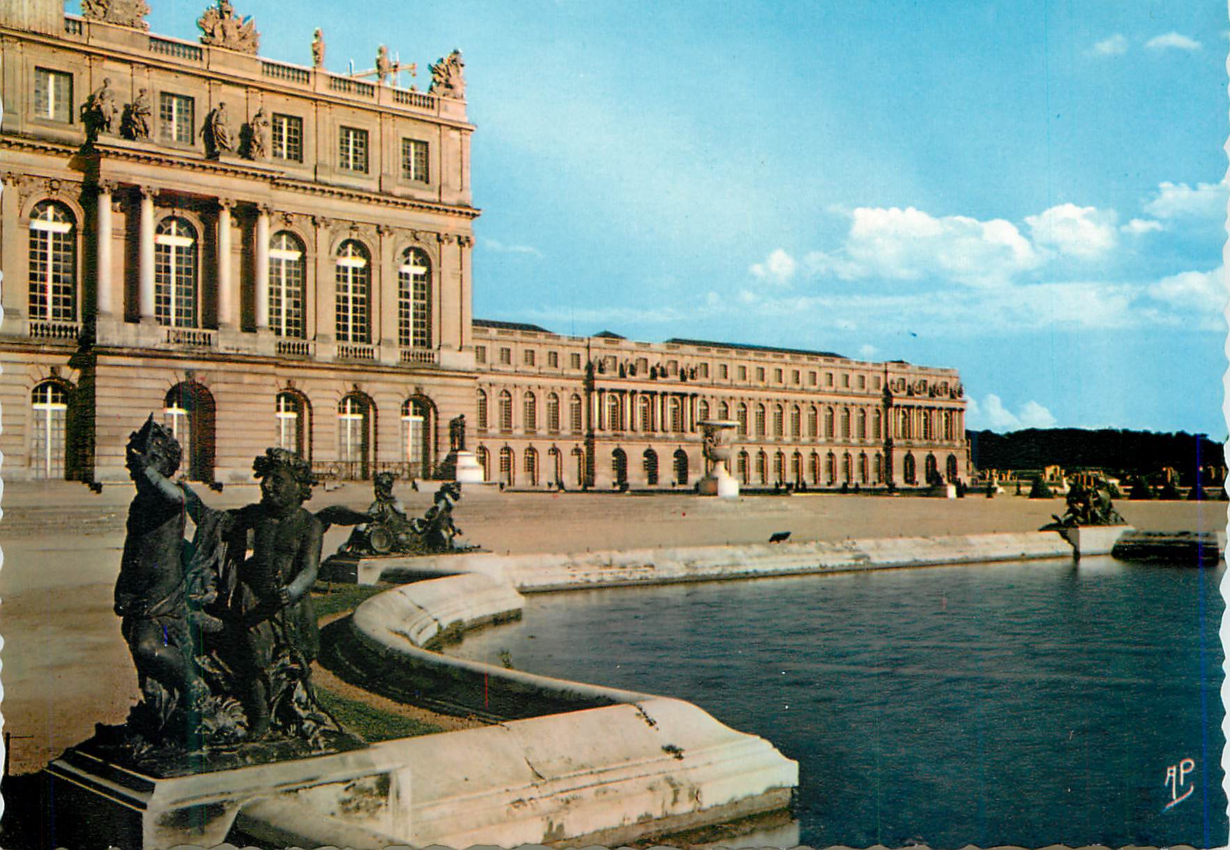 CPM Versailles (S et O) Le Chateau Facade sur le Parc et l'Aile du Midi