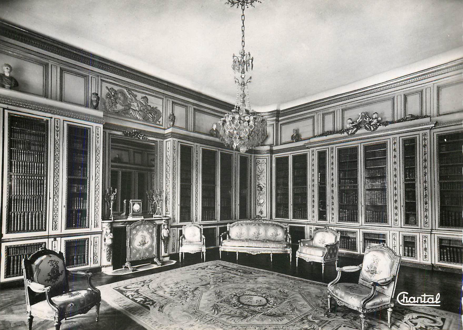 Salle de bibliothèque ornée — bibliothèque intérieure — Chantal - Recto