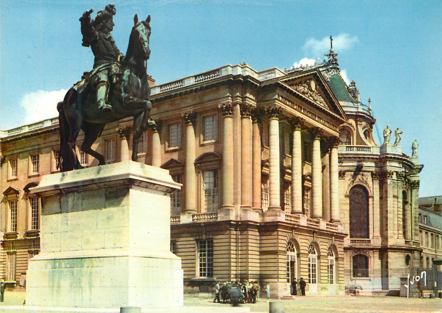 CPM Chateau de Versailles et Statue de Louis XIV