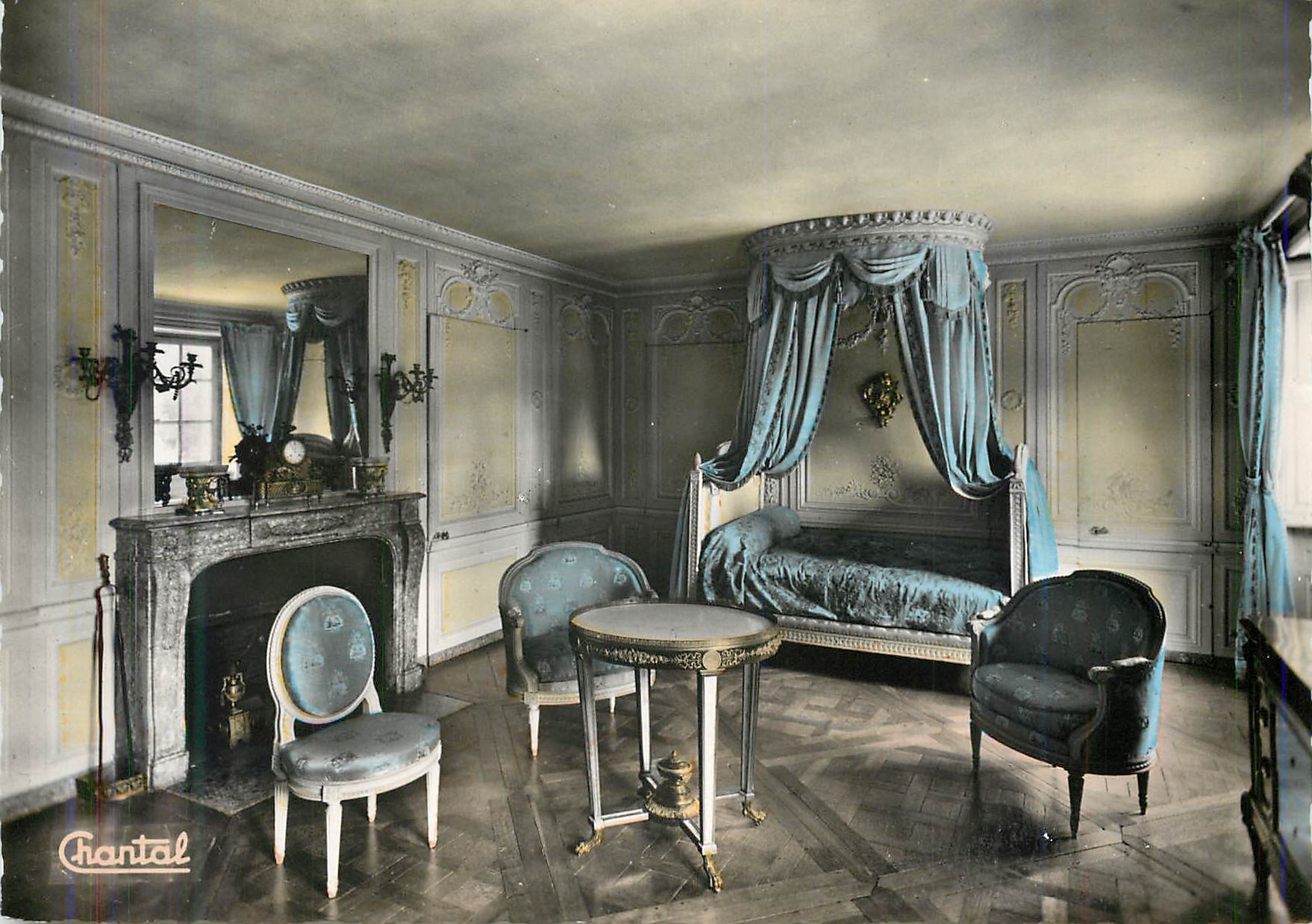 CPM Versailles Le Petit Trianon Chambre de la Reine