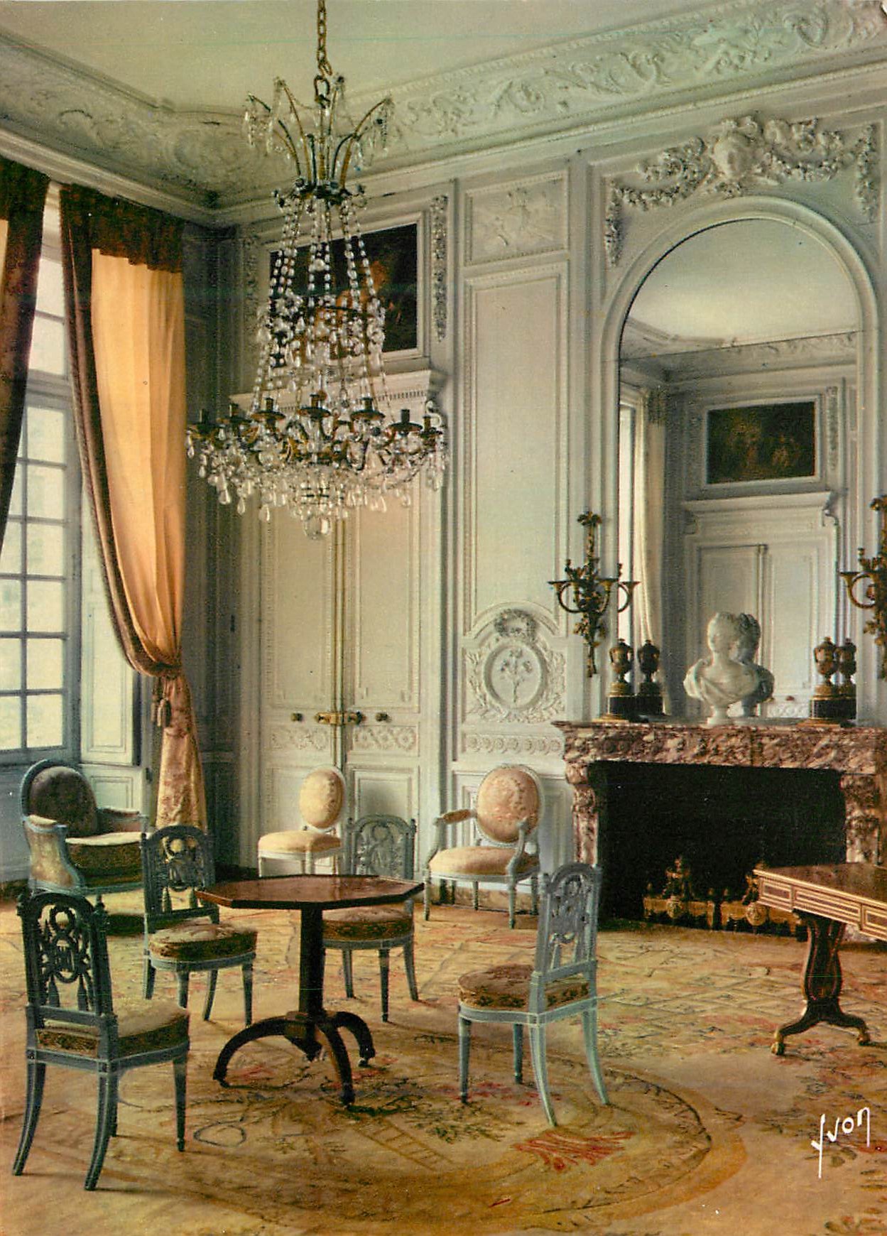 CPM Chateau de Versailles Petit Trianon Le Grand Salon ou Salon de Compagnie