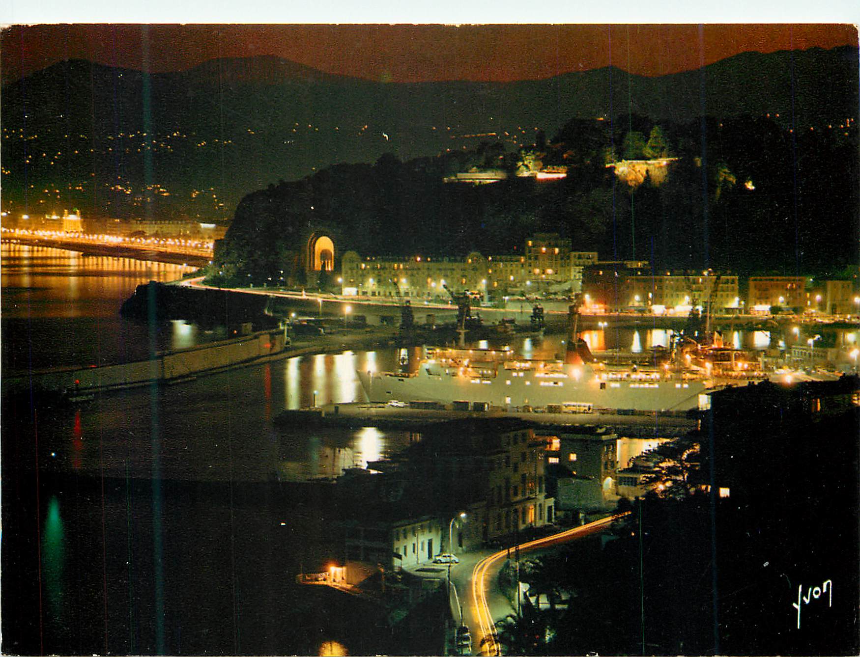 CPM La Cote d'Azur miracle de la nature Nice (Alpes Maritimes) Le Port Le Château Bateau