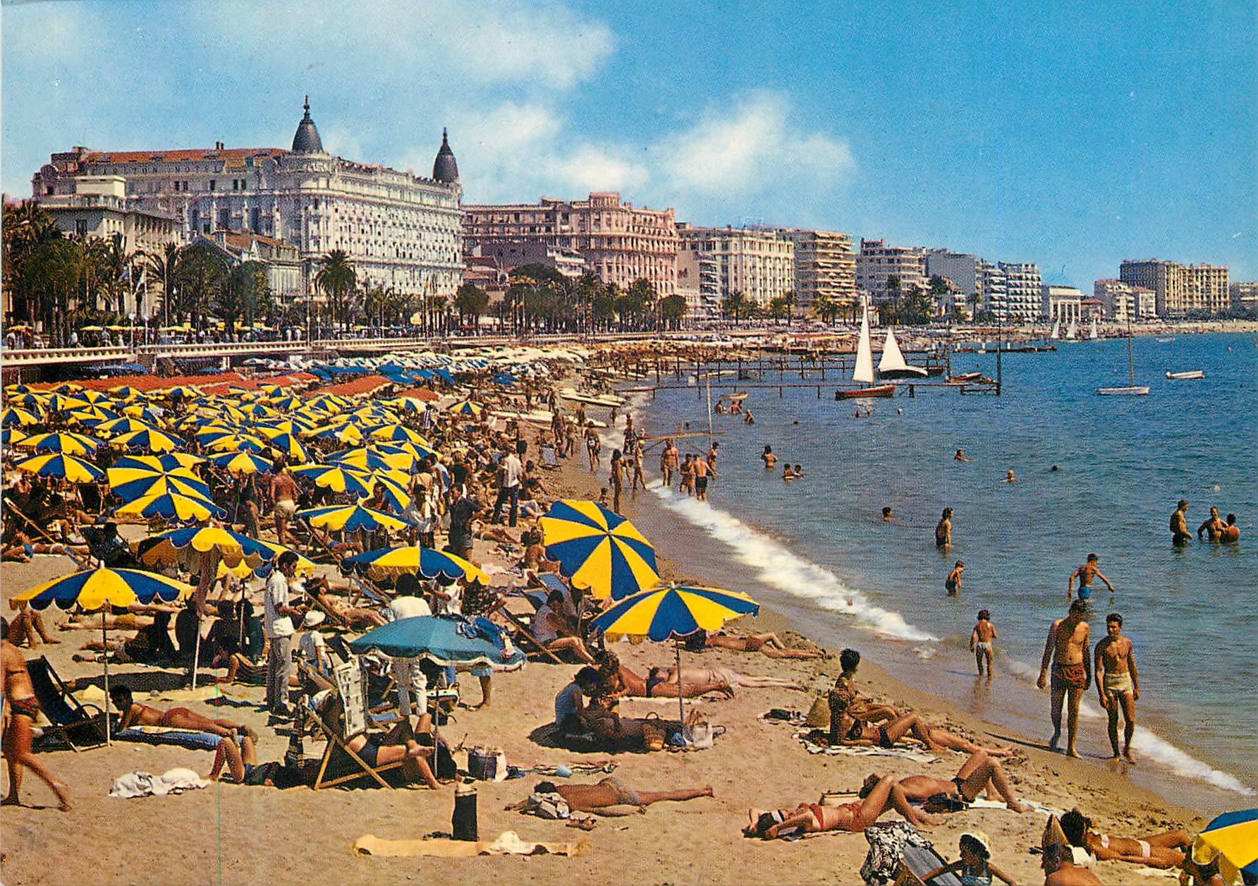 CPM Cannes (Alpes Maritimes) La Croisette et ses Plages