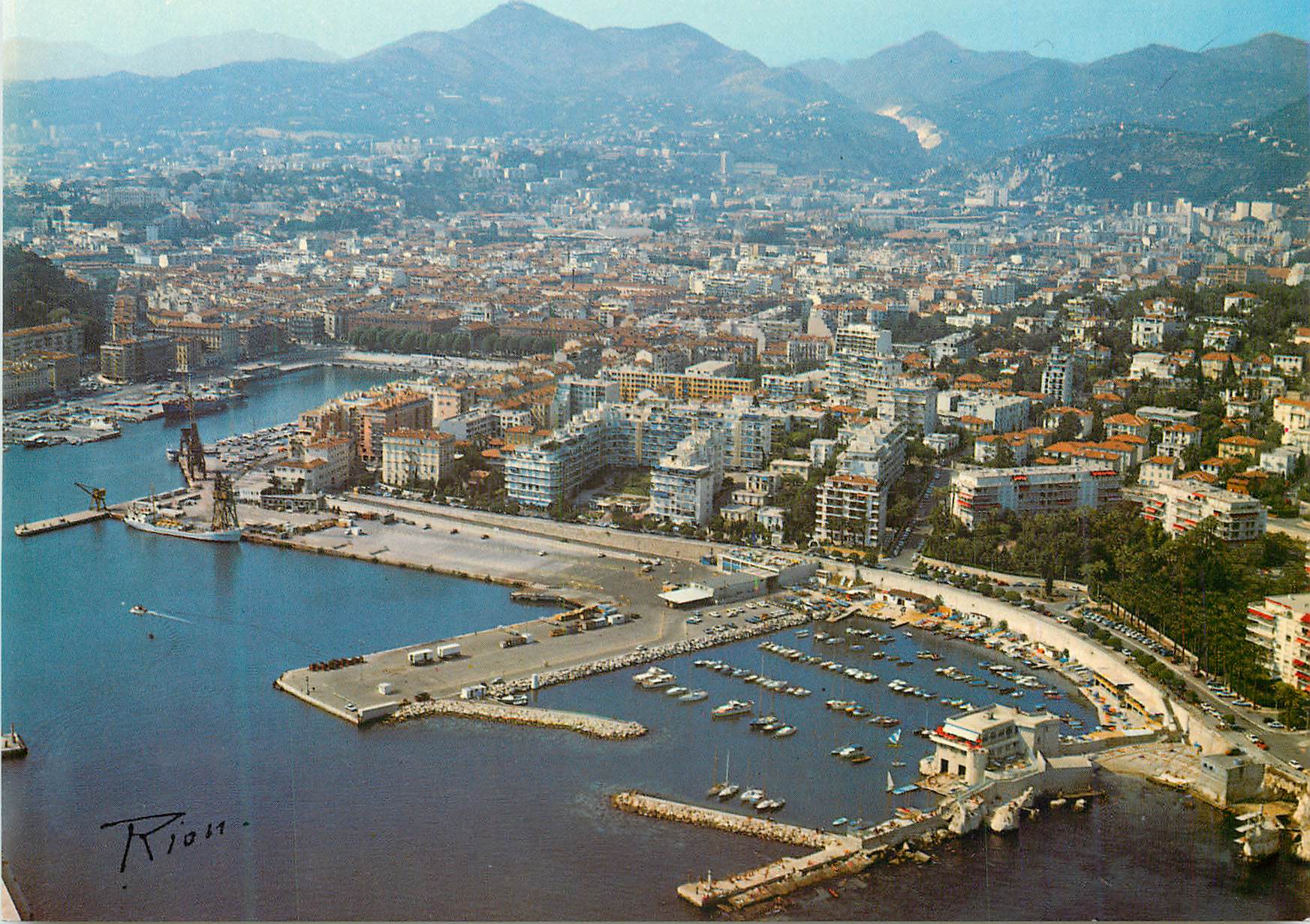 CPM Nice Vue aerienne Vue generale sur le Port La Cote d'Azur inoubliable