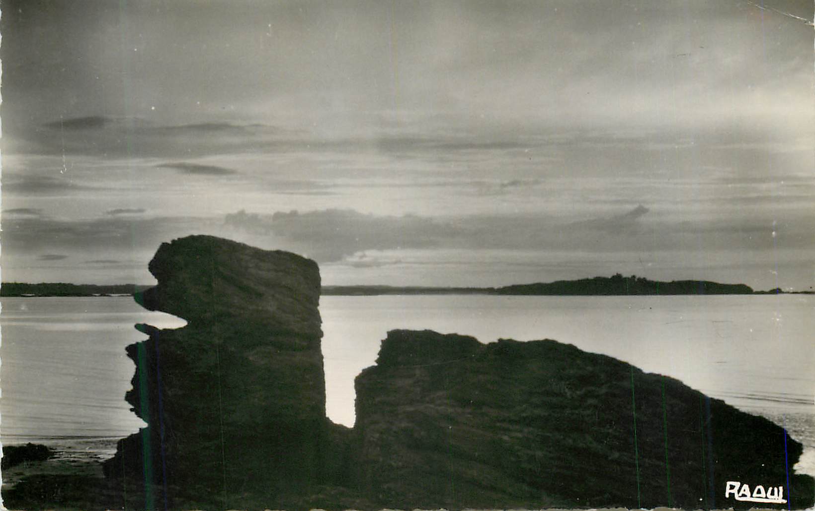 Raaou — Felsen am Wasser — RAADU