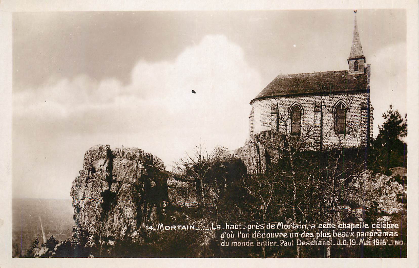 CPM Mortain La haut pres de Mortain a cette chapelle celebre d'ou l'on decouvre un des plus beaux panoramas du monde ent