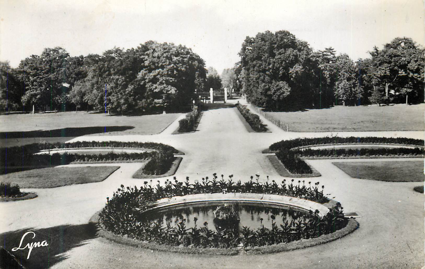CPM Etablissement National des convalescentes du Vesinet (Seine et Oise) Allee principale et Cour d'Honneur