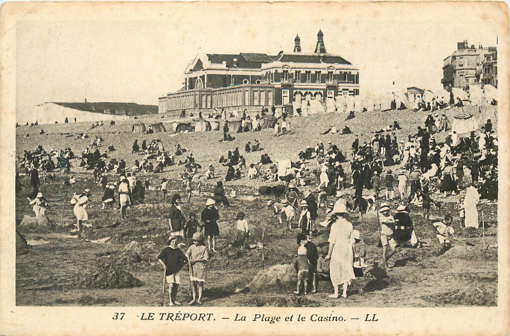 CPA Le Treport La Plage et le Casino