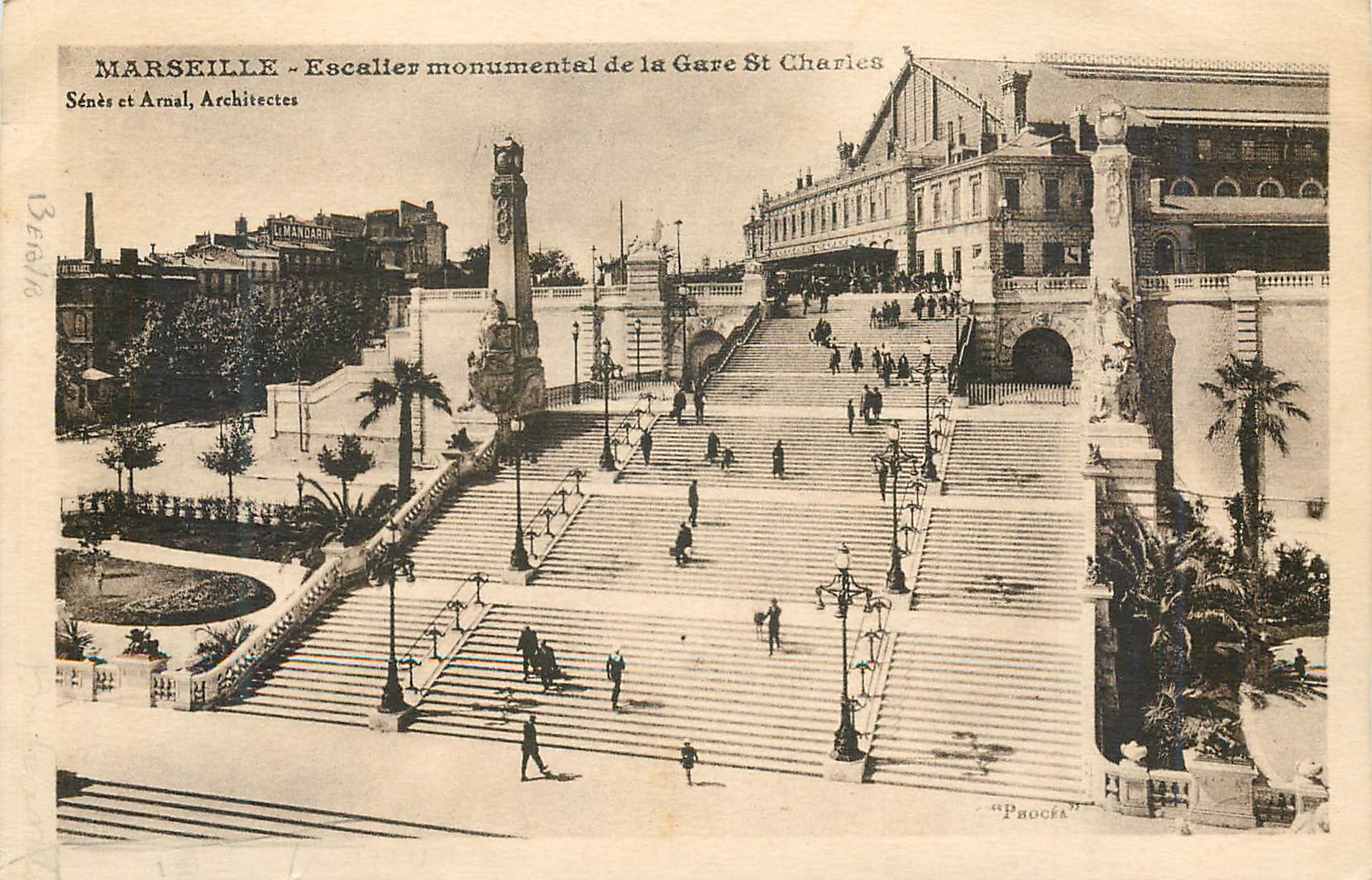 CPA Marseille Escaller monumental de la Gare St Charles Senes et Arnal Architectes