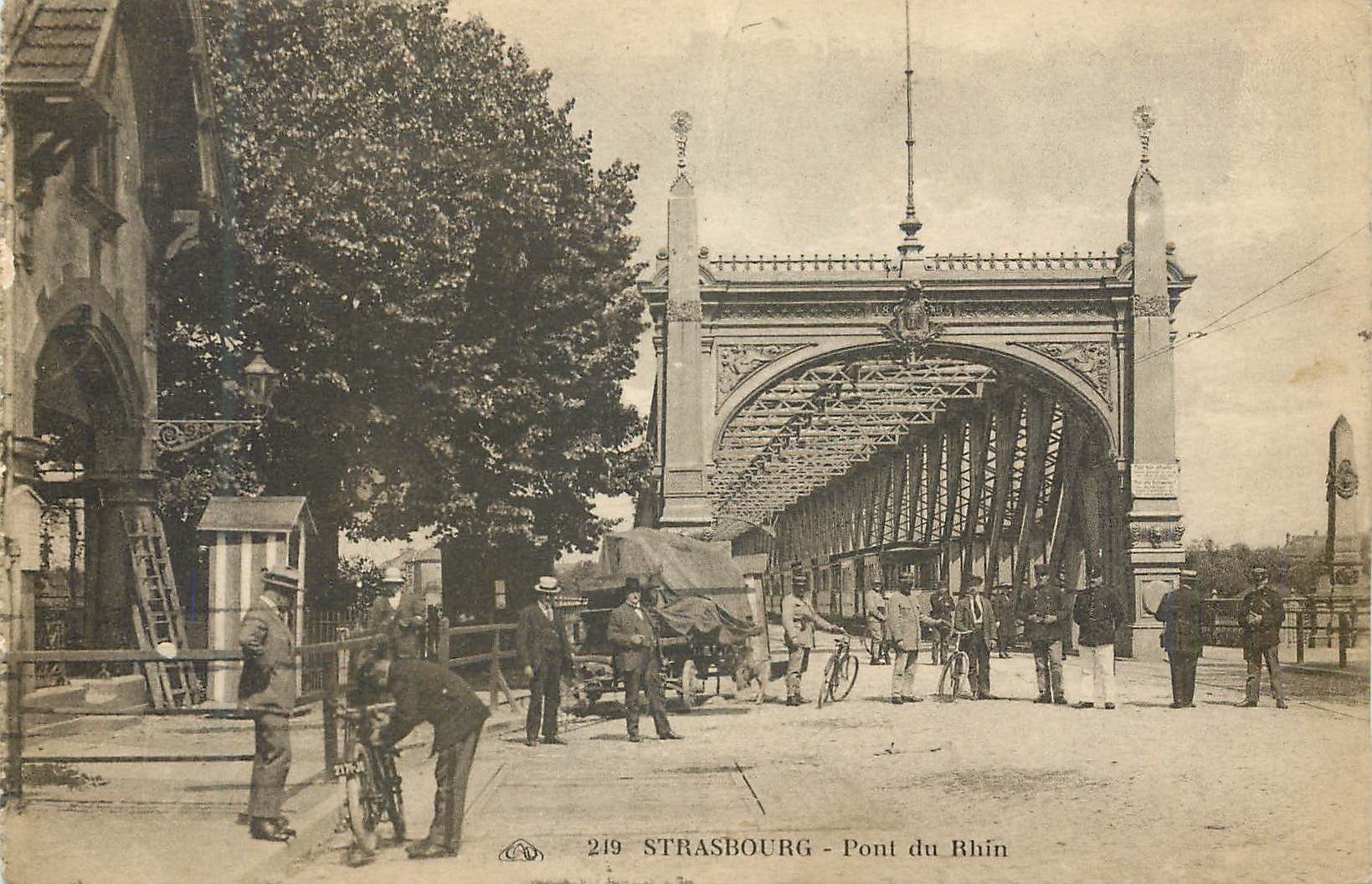 CPA Strasbourg Pont du Rhin Velo Cycle Gendarmes