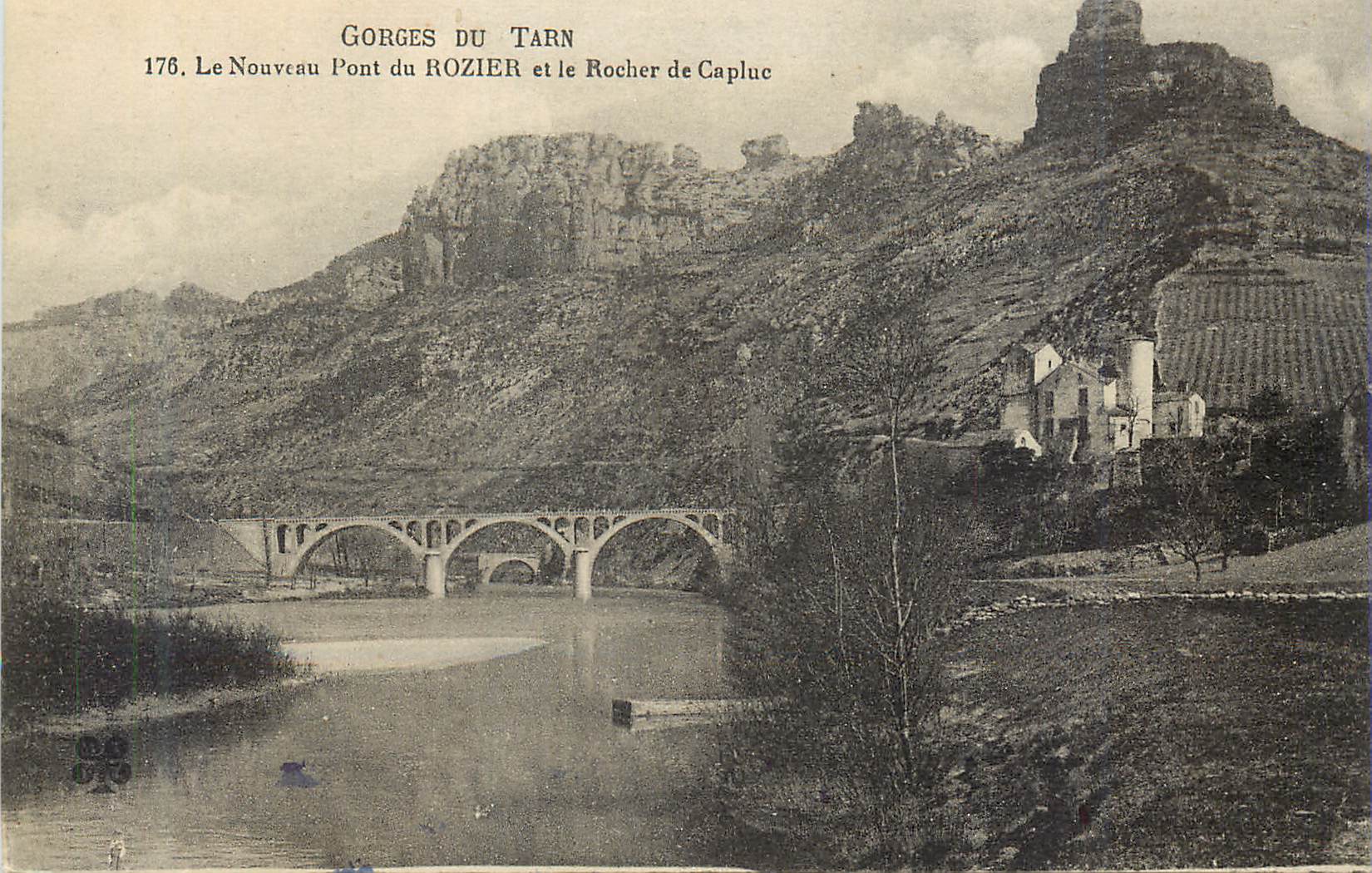 CPA Gorges du Tarn Le Nouveau Pont du Rozier et le Rocher de Caplue