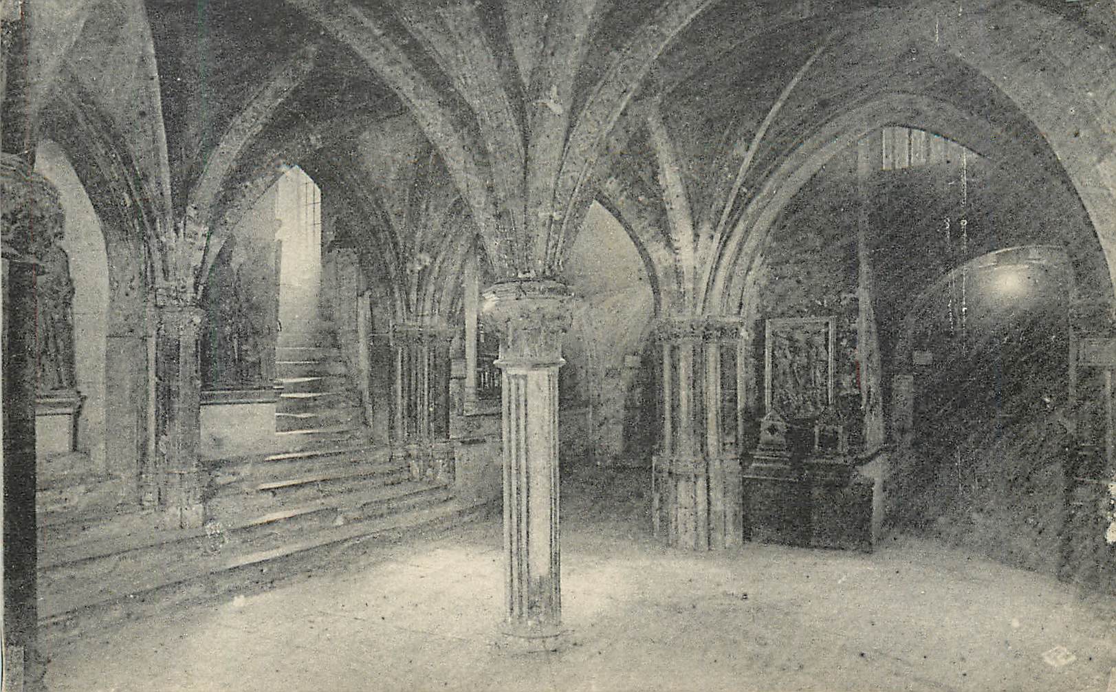 CPA Insigne Basilique St Sernin Crypte ds Corps saints Toulouse