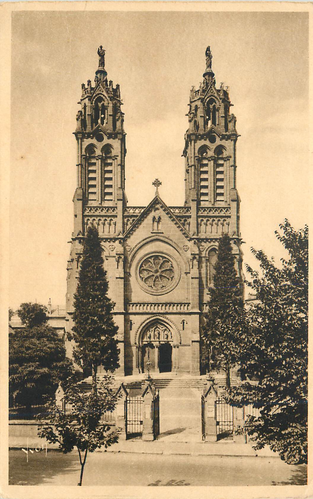 CPA Espalion (Aveyron) Eglise Saint Hilarion
