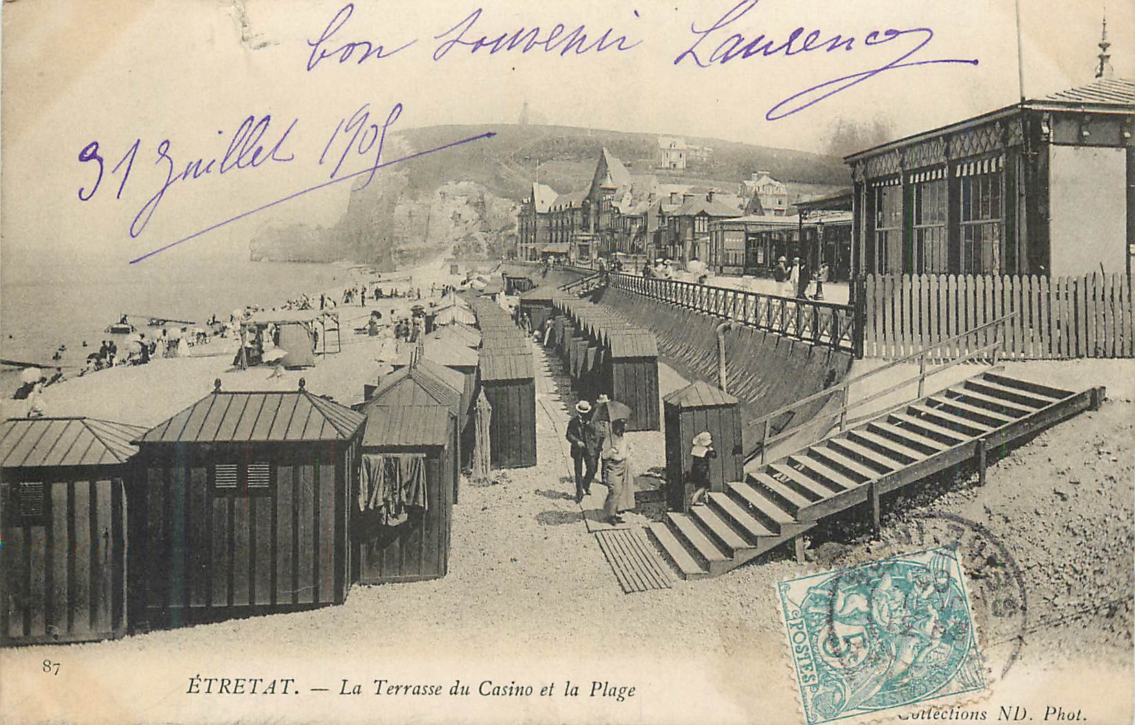 CPA Etretat La Terrasse du Casion et la Plage