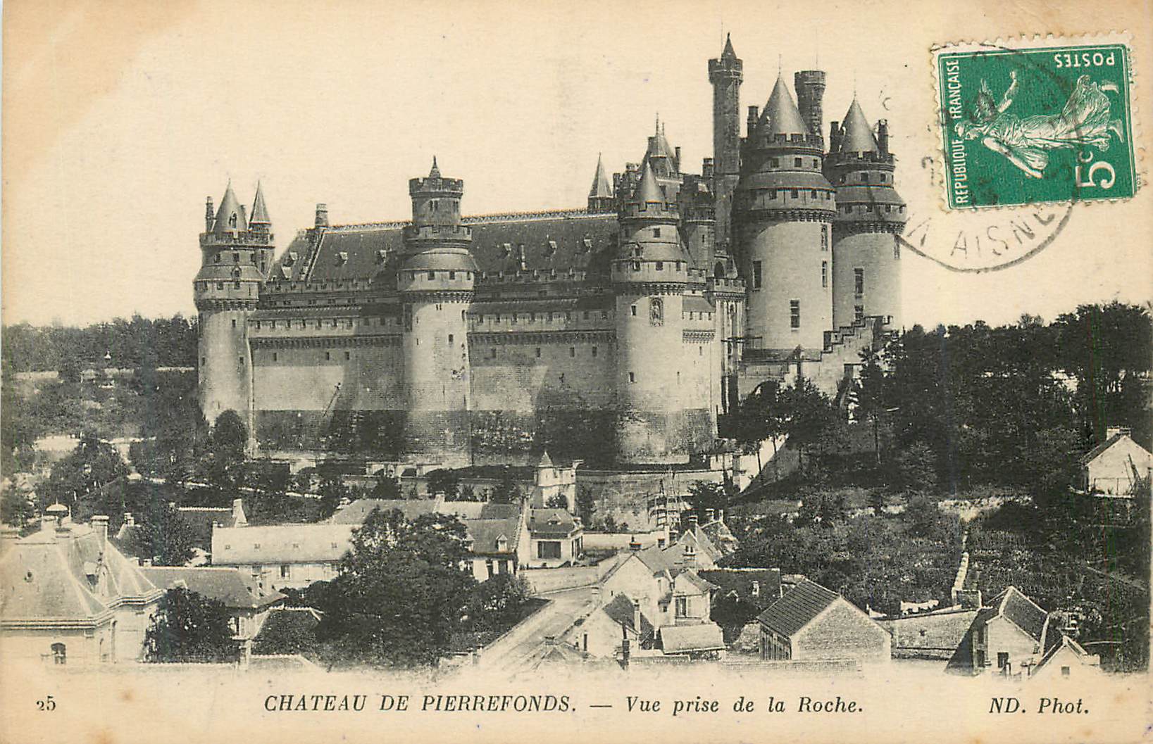 Château de Pierrefonds — Vue prise de la Roche — ND. Phot.