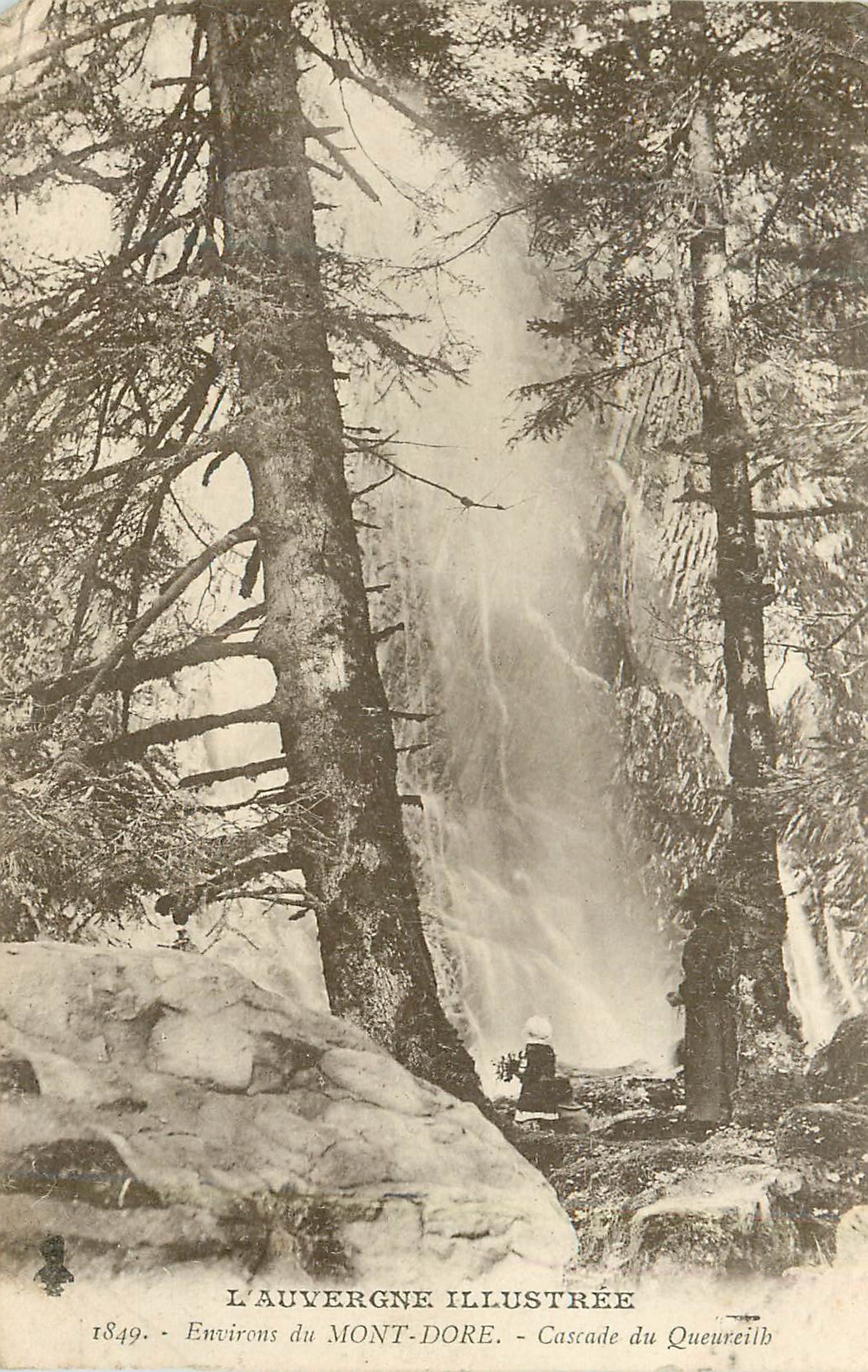 CPA L'Auvergne Illustree Environs du Mont Dore Cascade du Queureille