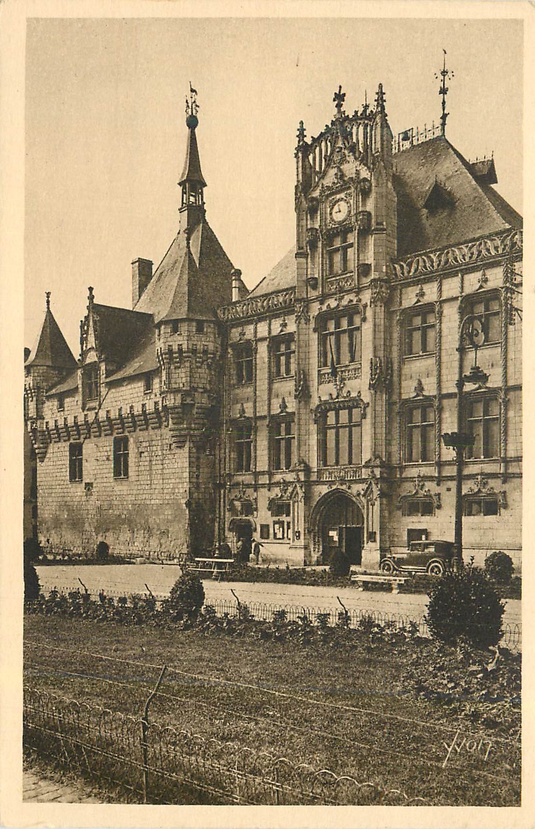 CPA Chateau de la Loire Saumur (Maine et Loire) L'Hotel de Ville