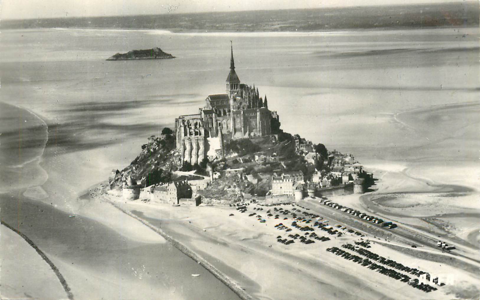 Mont Saint-Michel — vue aérienne — éditeur non identifié