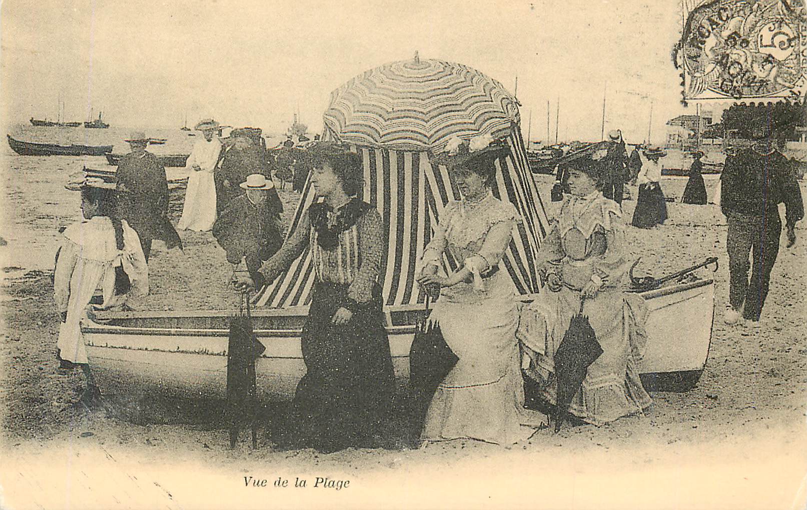 REPRO En Provence en 1900 Vue de la Plage Femmes Bateau