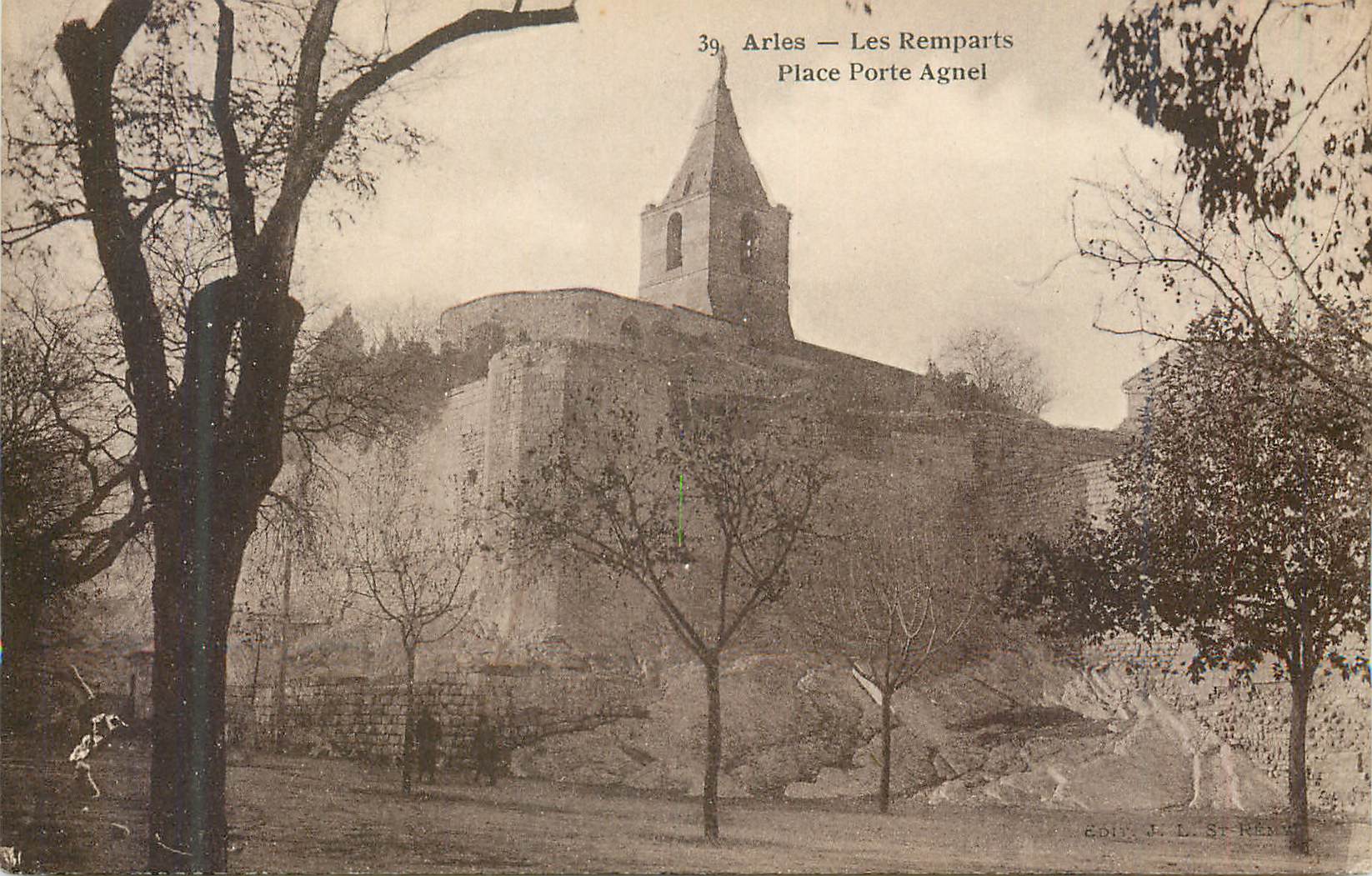CPA Arles Les Remparts Place Porte Agnel