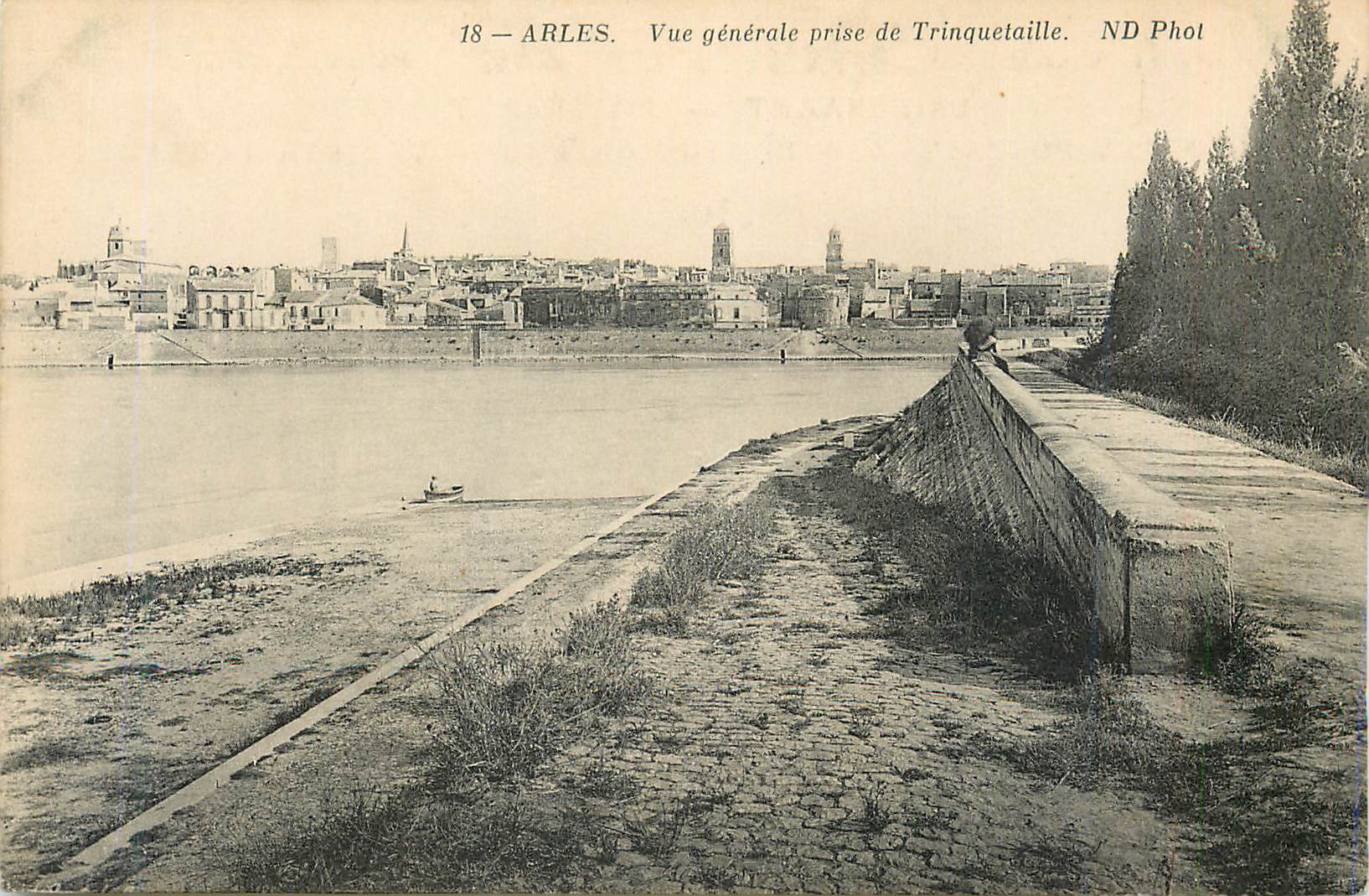 CPA Arles Vue generale prise de trinquetaille