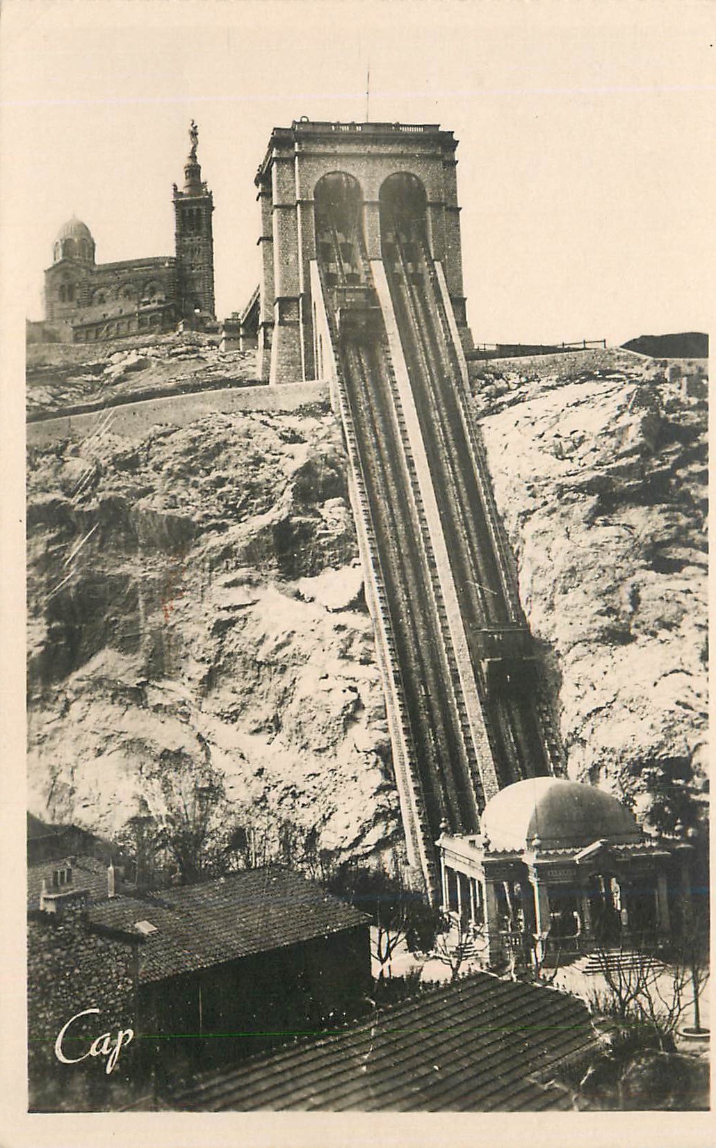 CPA Marseille L'Ascenseur et Notre Dame de la Garde
