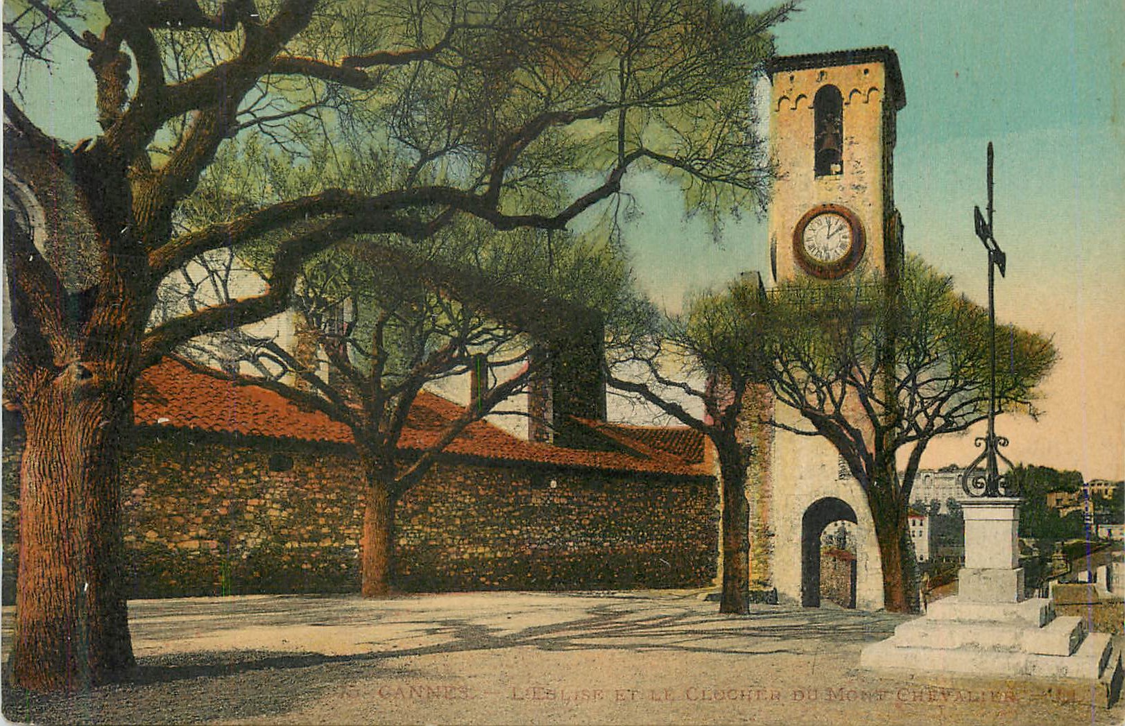 CPA Cannes L'eglise et le clocher du Mont Chevalier