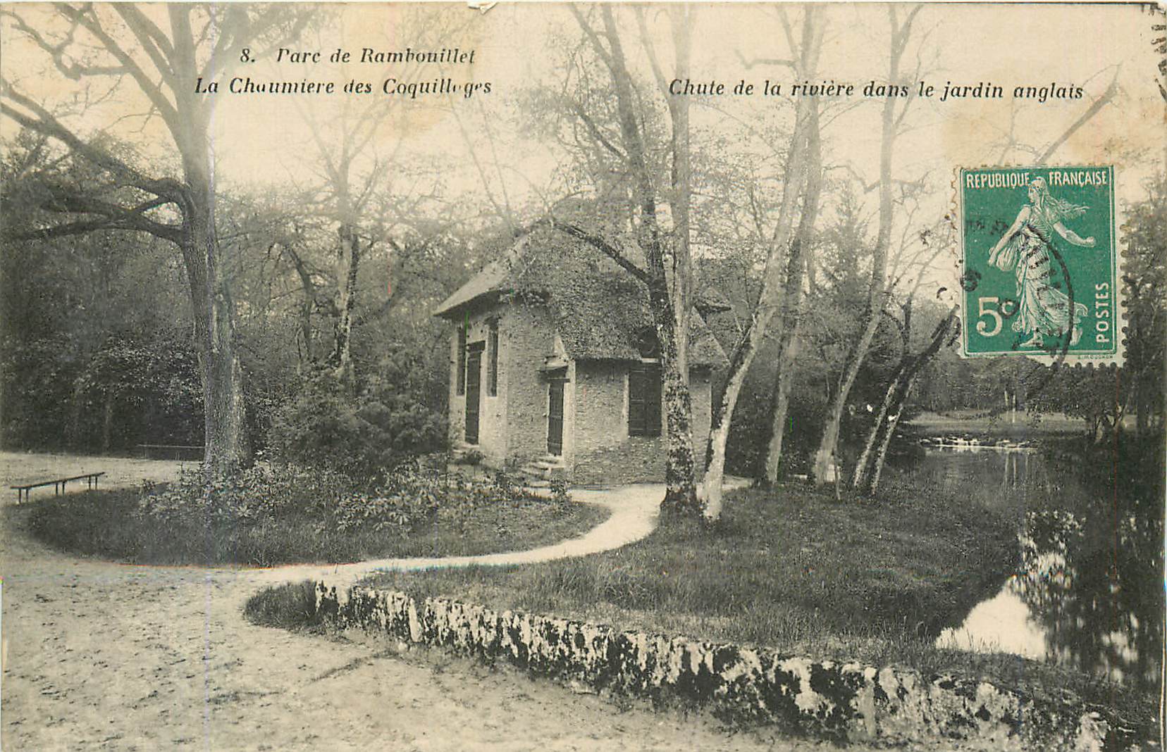 CPA Parc de Rambouillet La Chaumiere des Coquillages Chute de la riviere dans le jardin anglais